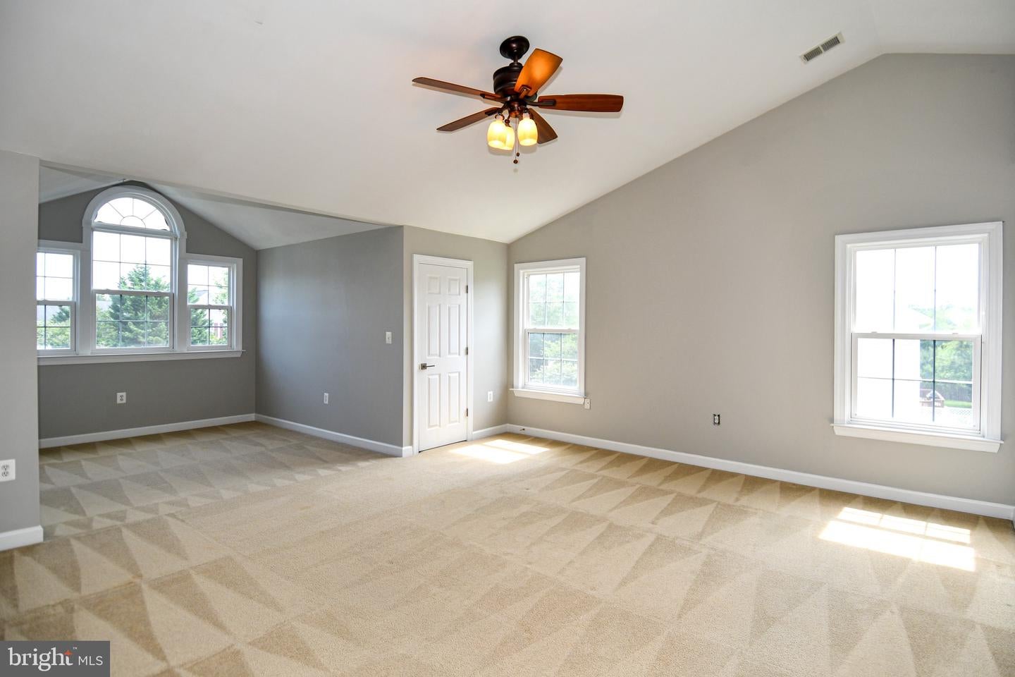 Ashburn, Virginia, 20147, United States, 6 Bedrooms Bedrooms, ,5 BathroomsBathrooms,Residential,Active,1914776