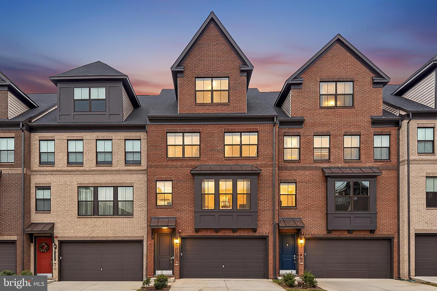 Fairfax, Virginia, 22033, United States, 4 Bedrooms Bedrooms, ,5 BathroomsBathrooms,Residential,Active,2010219