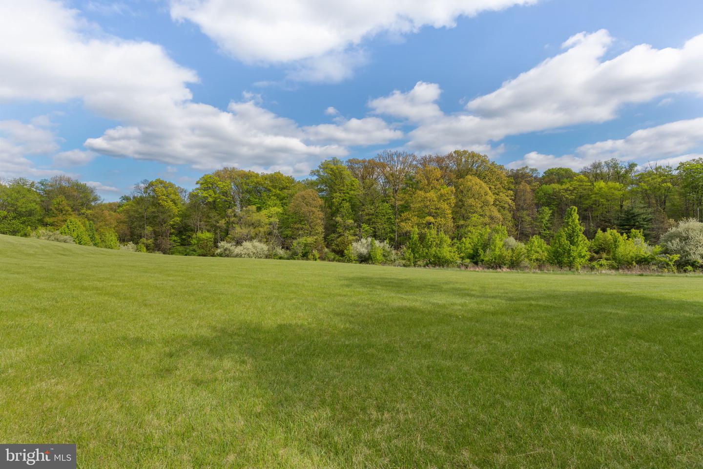 Perched at the pinnacle of an exclusive Upper Makefield Township encla – image 94