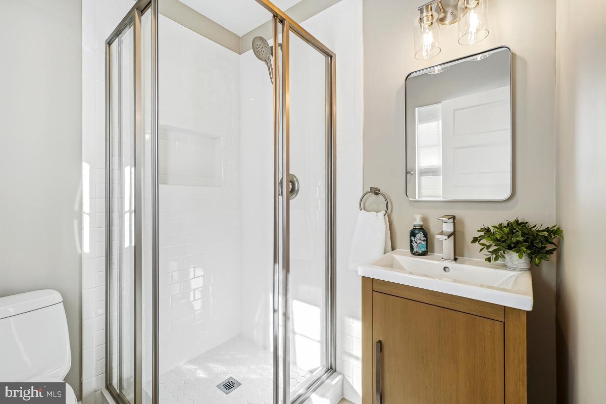 Alexandria, Virginia, 22308, United States, 3 Bedrooms Bedrooms, ,3 BathroomsBathrooms,Residential,Active,2006768