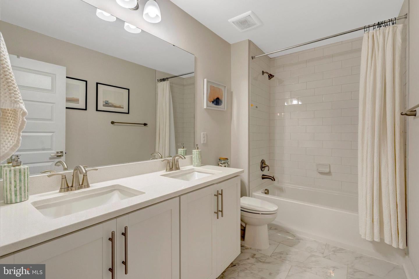 Nokesville, Virginia, 20181, United States, 5 Bedrooms Bedrooms, ,4 BathroomsBathrooms,Residential,Active,1922292