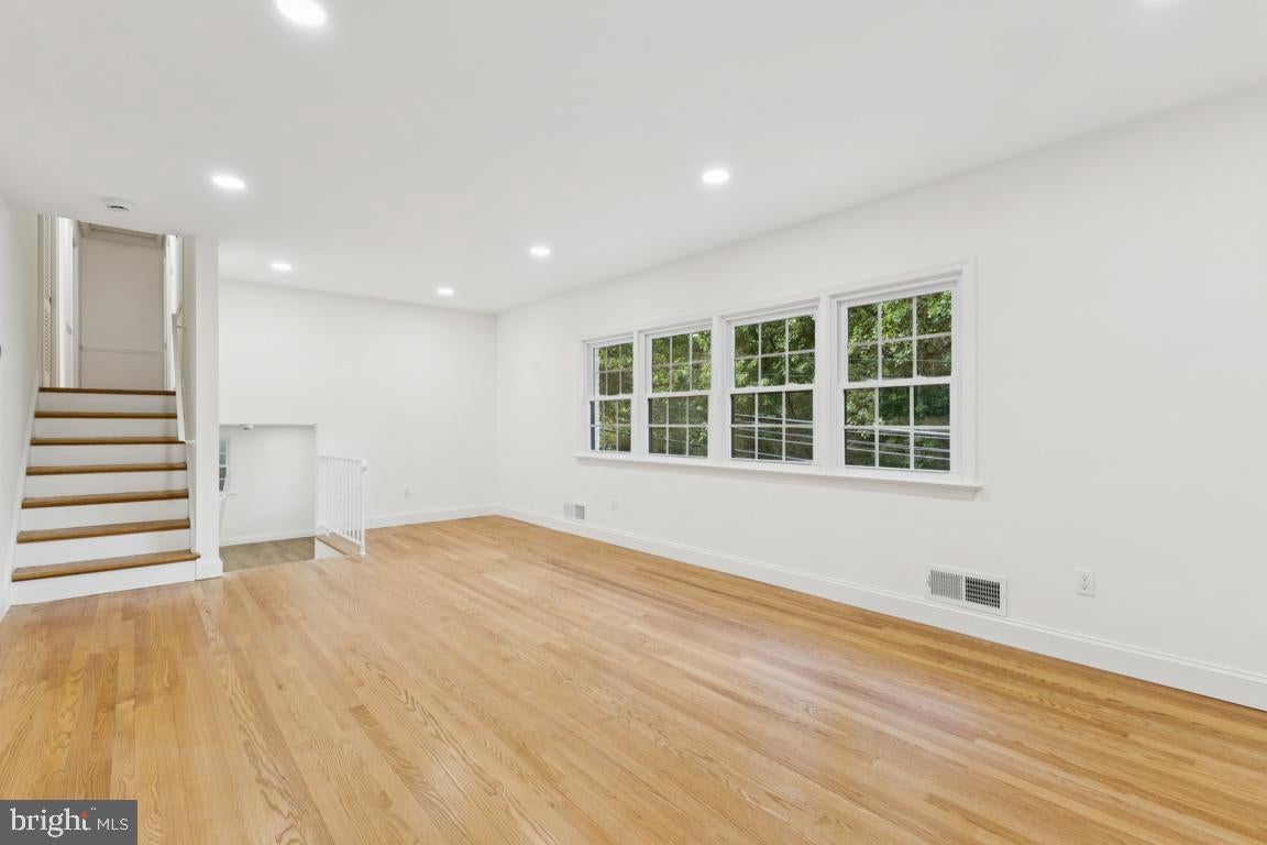 Arlington, Virginia, 22207, United States, 4 Bedrooms Bedrooms, ,3 BathroomsBathrooms,Residential,Active,1934775