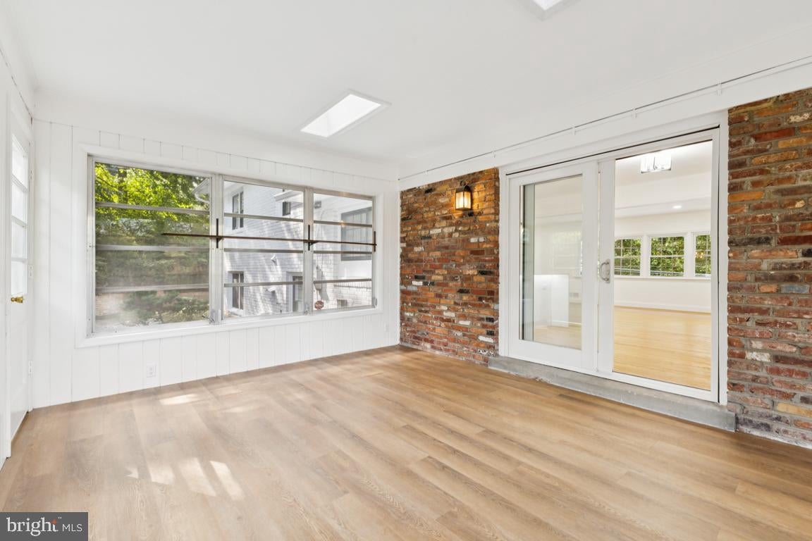 Arlington, Virginia, 22207, United States, 4 Bedrooms Bedrooms, ,3 BathroomsBathrooms,Residential,Active,1934775