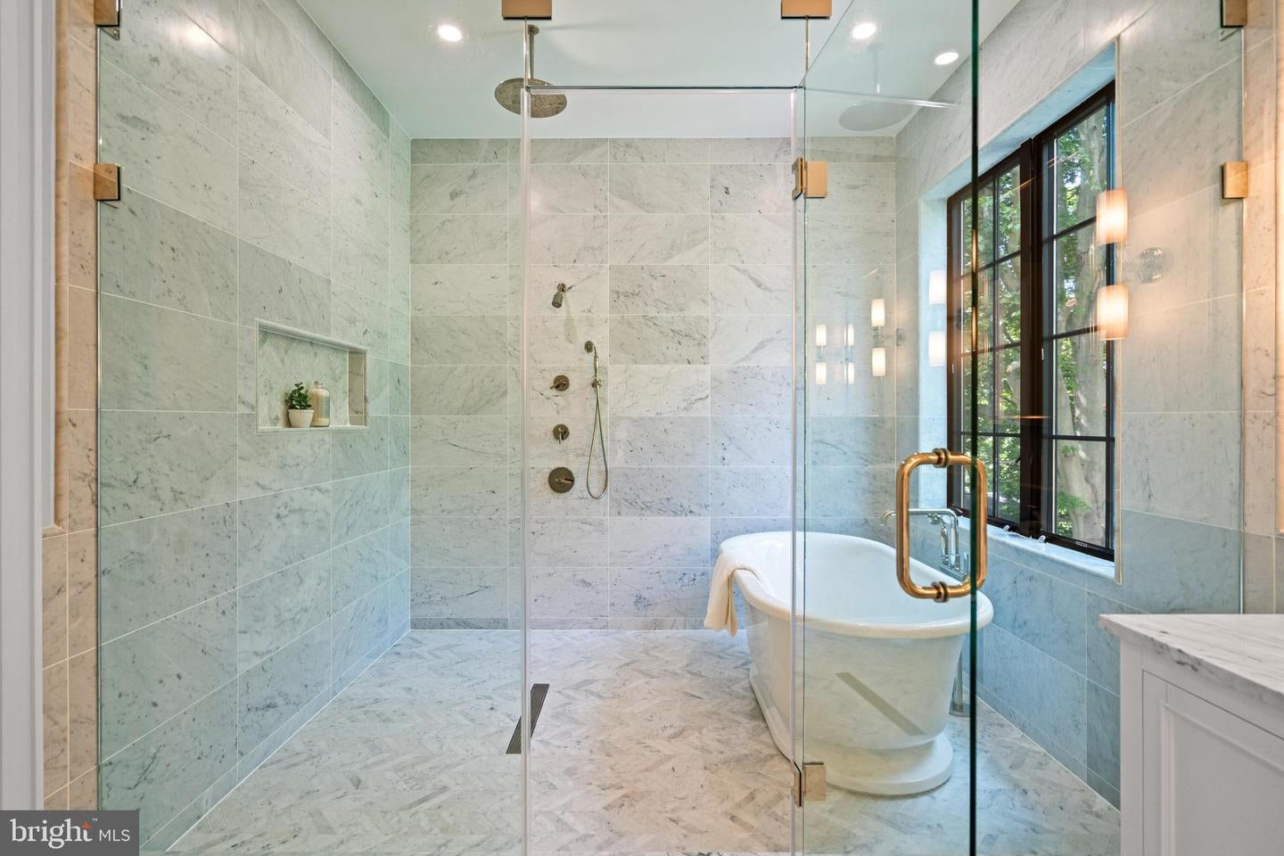 Washington, District Of Columbia, 20016, United States, 6 Bedrooms Bedrooms, ,8 BathroomsBathrooms,Residential,Active,1934802
