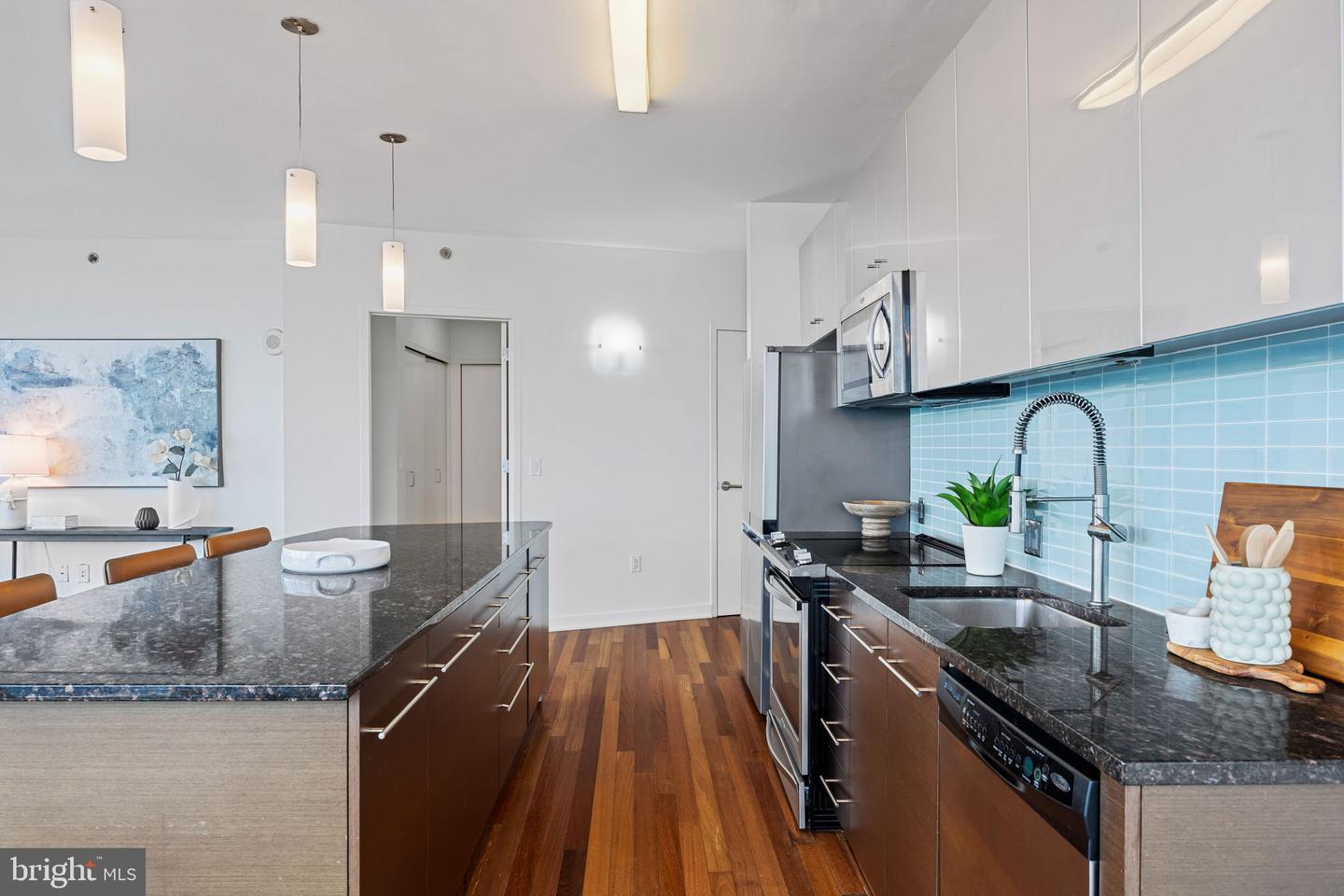 Philadelphia, Pennsylvania, 19103, United States, 3 Bedrooms Bedrooms, ,4 BathroomsBathrooms,Residential,Active,1993681