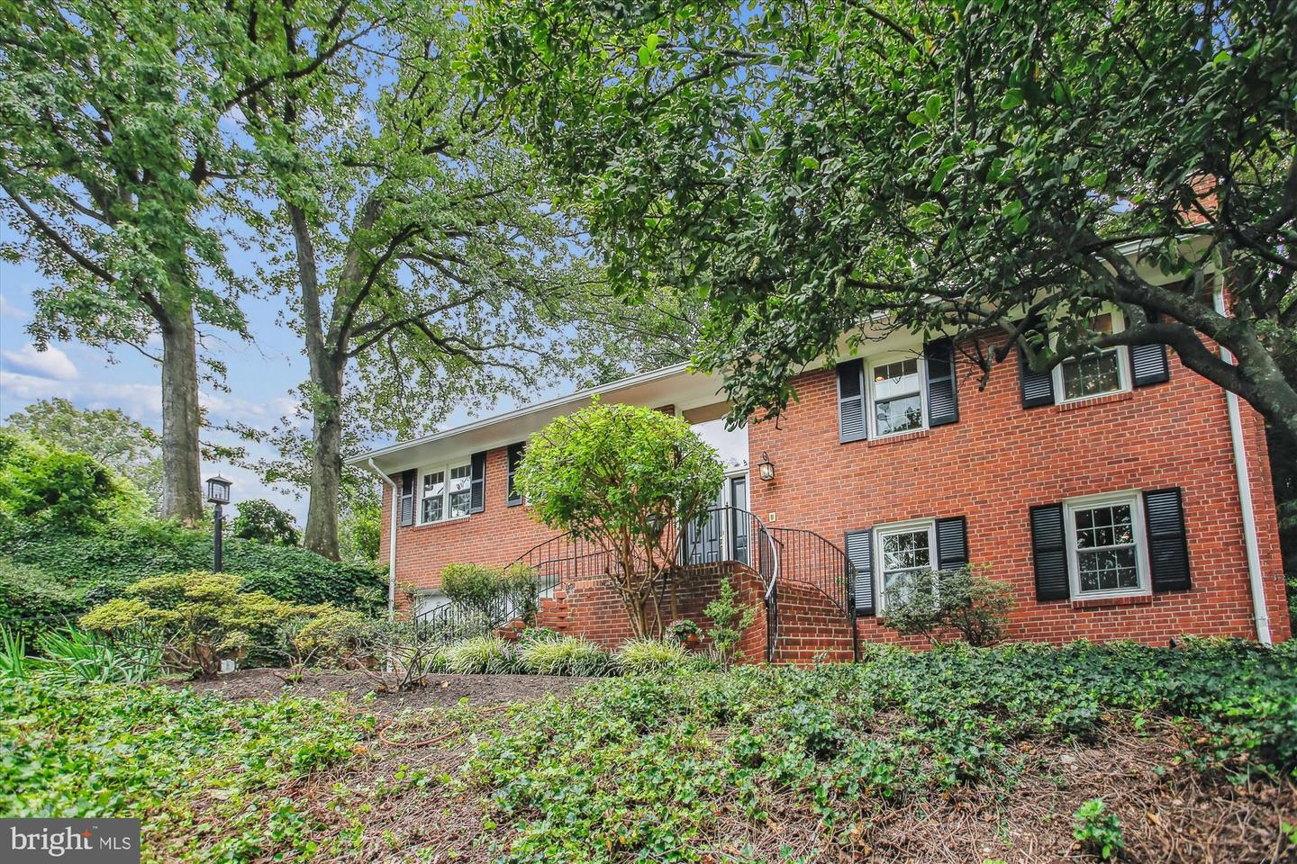 Arlington, Virginia, 22202, United States, 5 Bedrooms Bedrooms, ,3 BathroomsBathrooms,Residential,Active,1926909