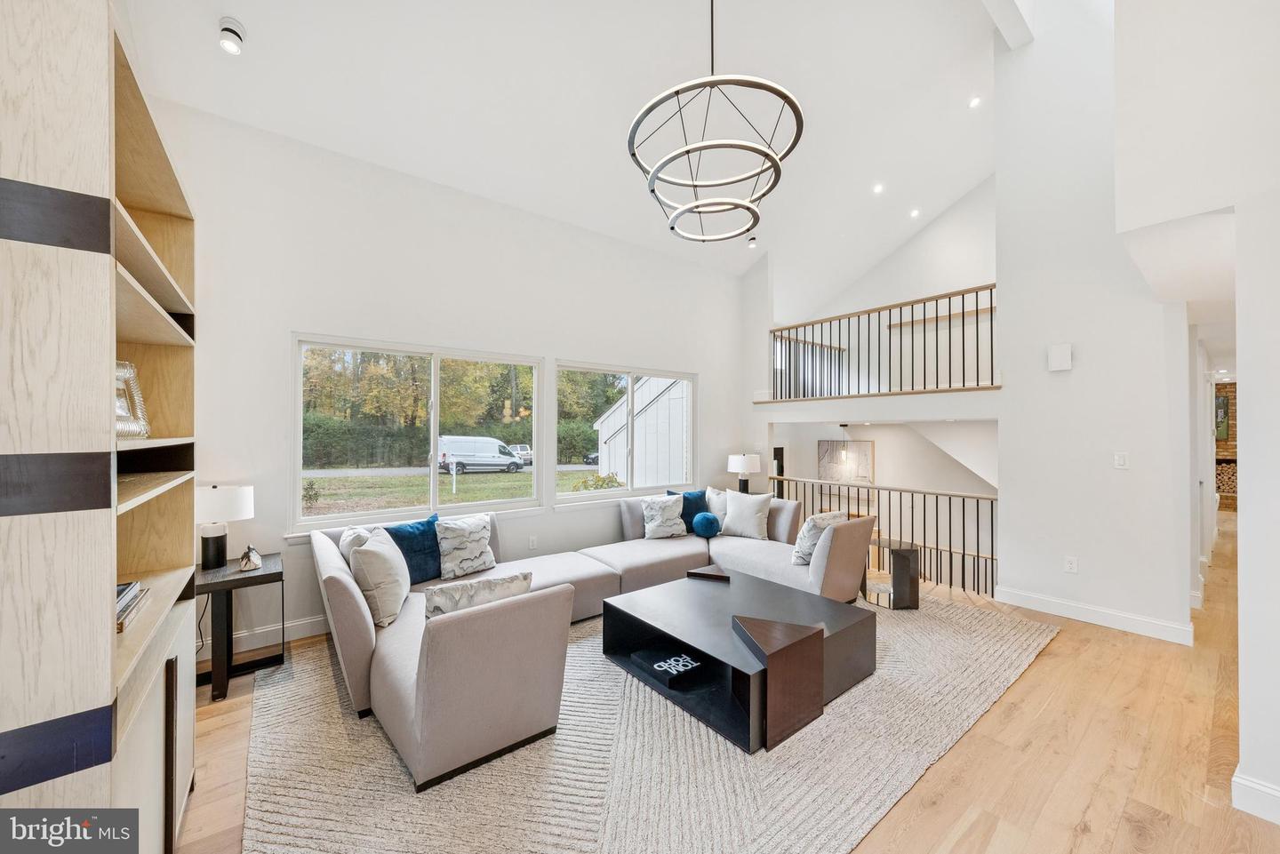 Oakton, Virginia, 22124, United States, 4 Bedrooms Bedrooms, ,4 BathroomsBathrooms,Residential,Active,1971783