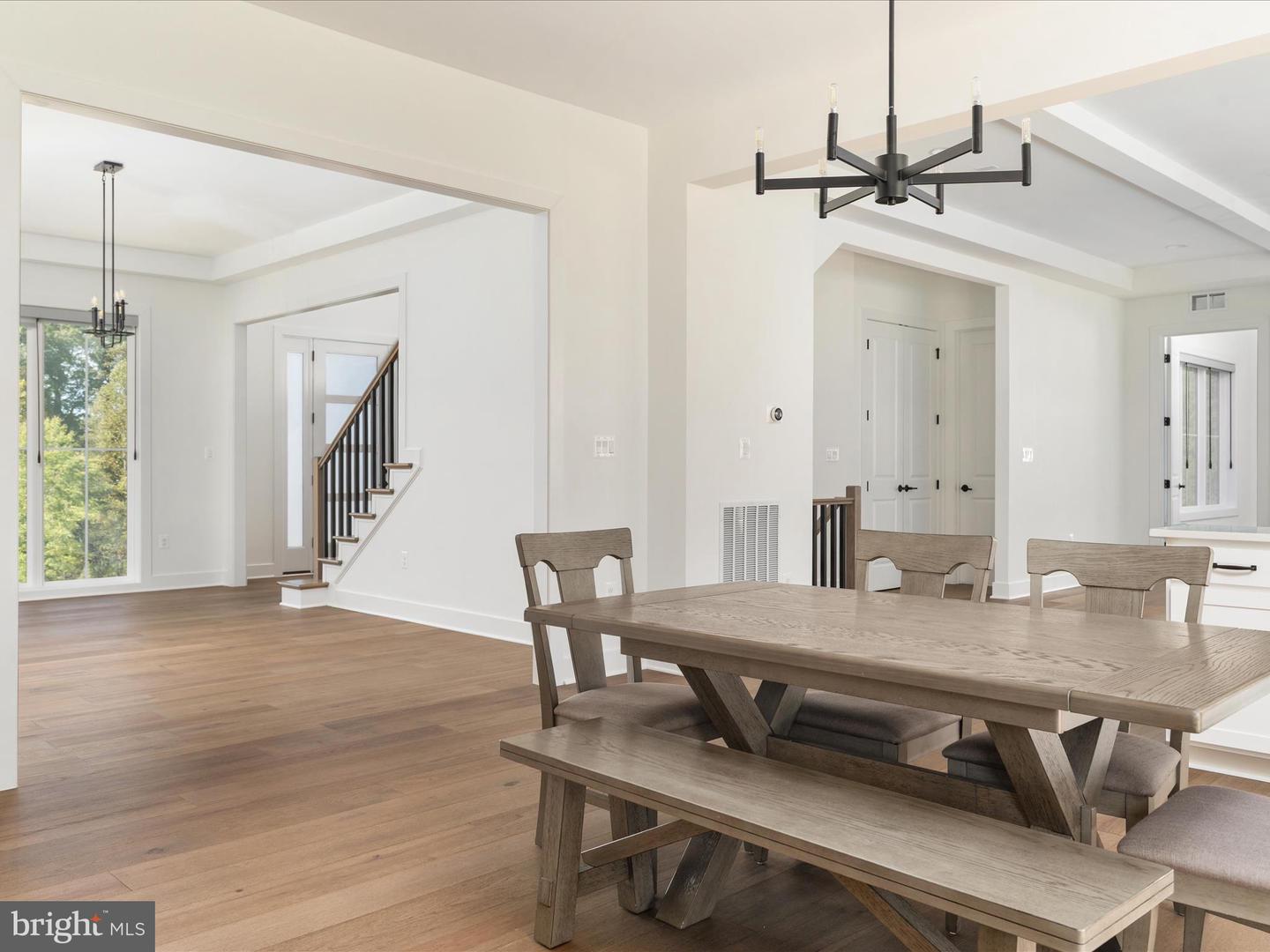 Oakton, Virginia, 22124, United States, 6 Bedrooms Bedrooms, ,6 BathroomsBathrooms,Residential,Active,1960120