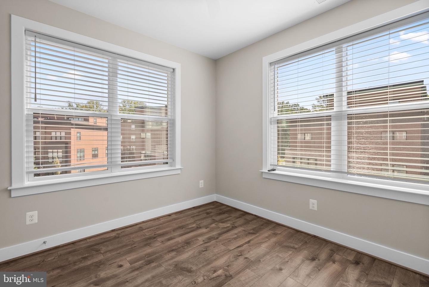 Rockville, Maryland, 20852, United States, 5 Bedrooms Bedrooms, ,5 BathroomsBathrooms,Residential,Active,1954009