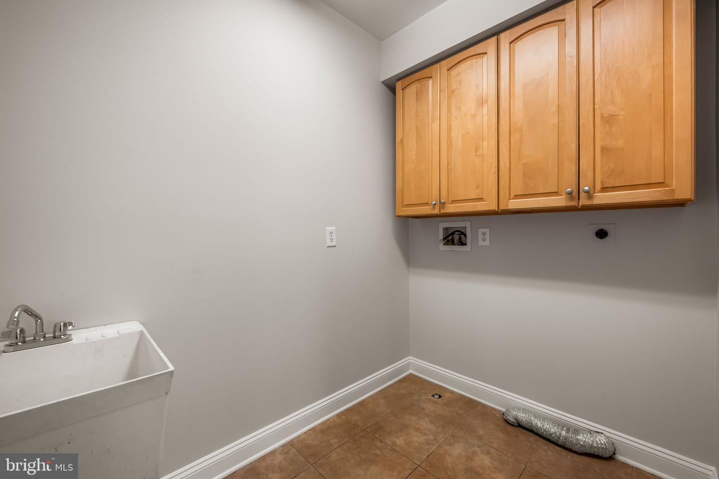 Ellicott City, Maryland, 21042, United States, 5 Bedrooms Bedrooms, ,5 BathroomsBathrooms,Residential,Pending,2045798