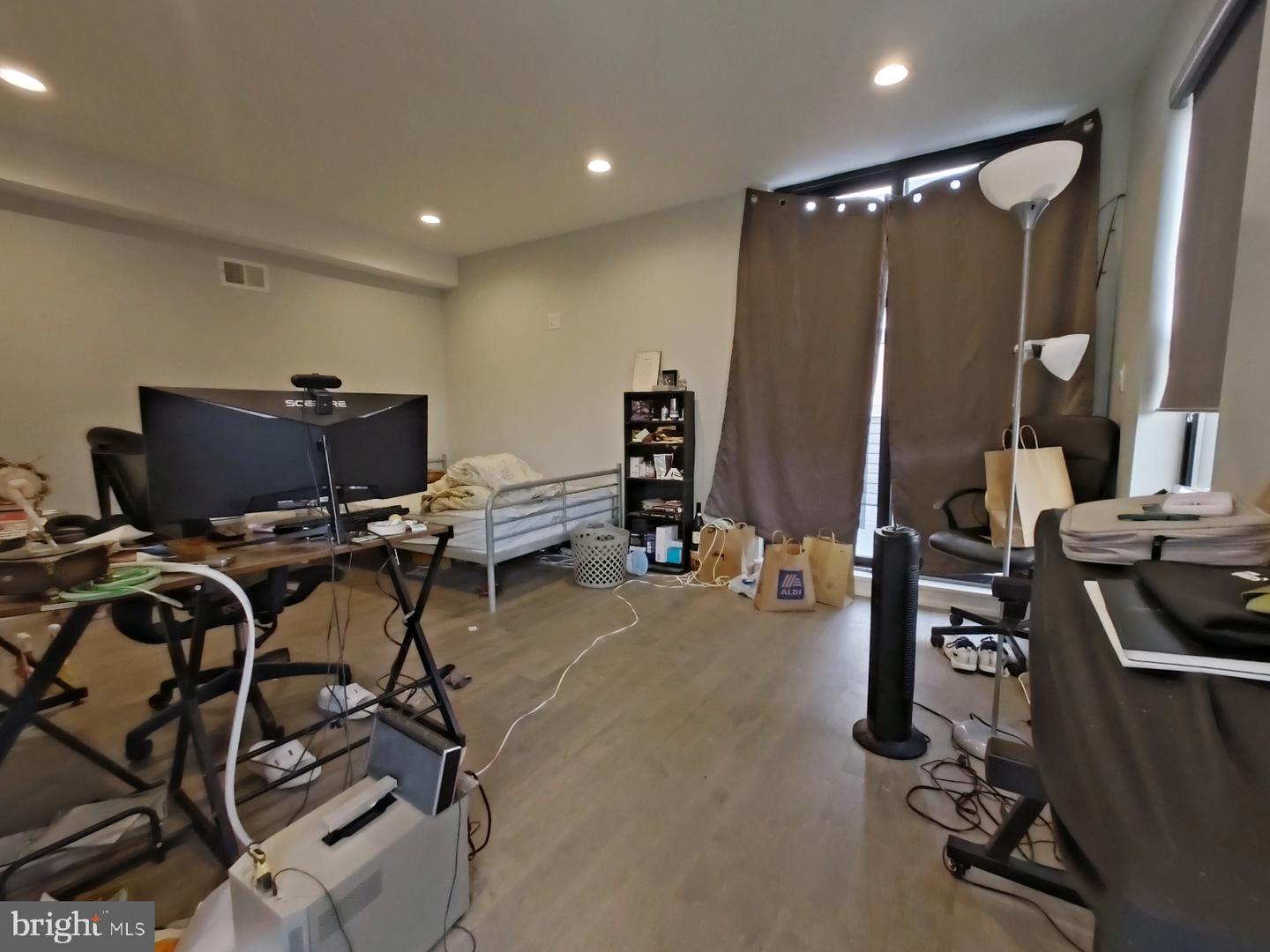 Philadelphia, Pennsylvania, 19130, United States, ,Residential,Active,1952052