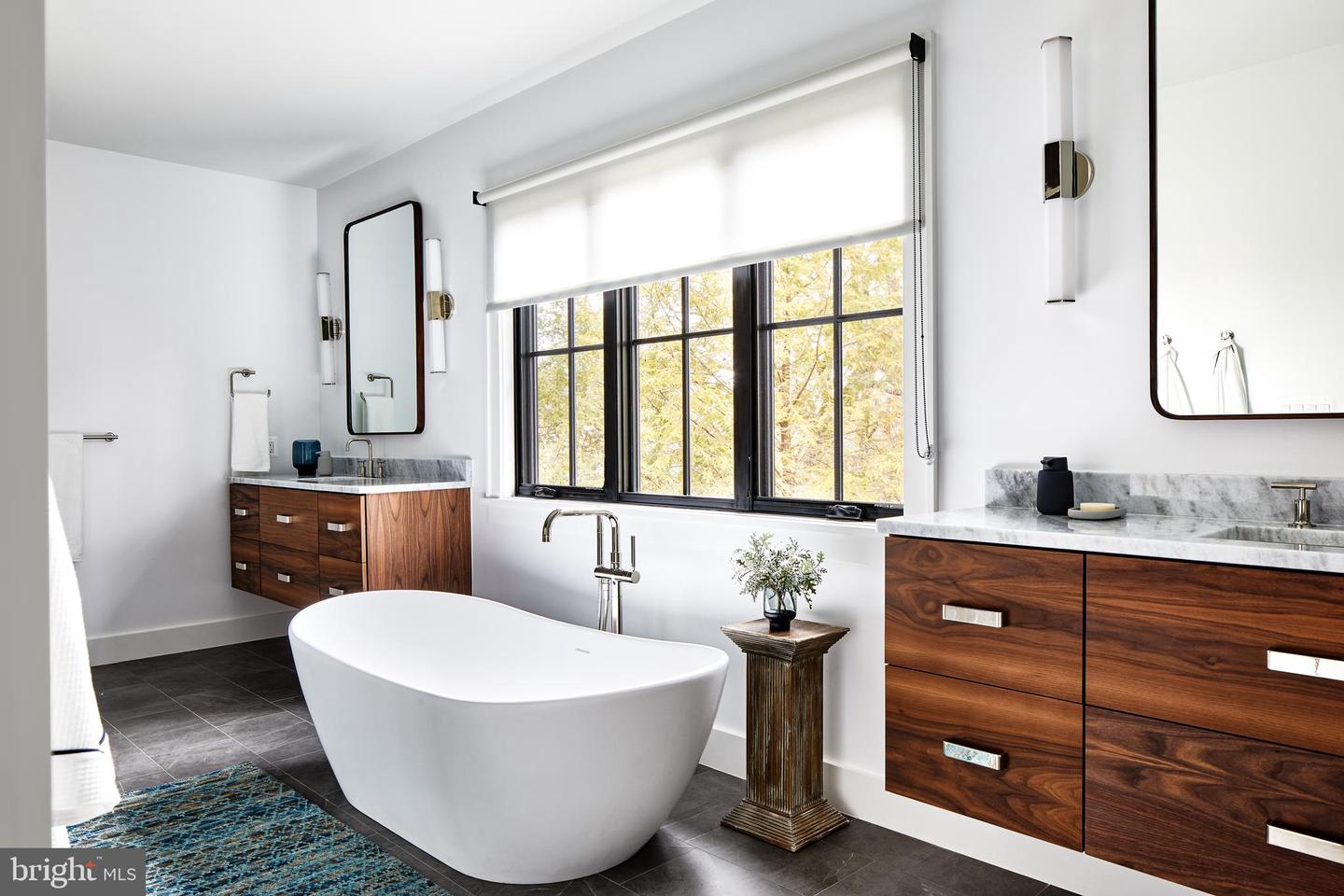 Arlington, Virginia, 22207, United States, 6 Bedrooms Bedrooms, ,9 BathroomsBathrooms,Residential,Active,1972156