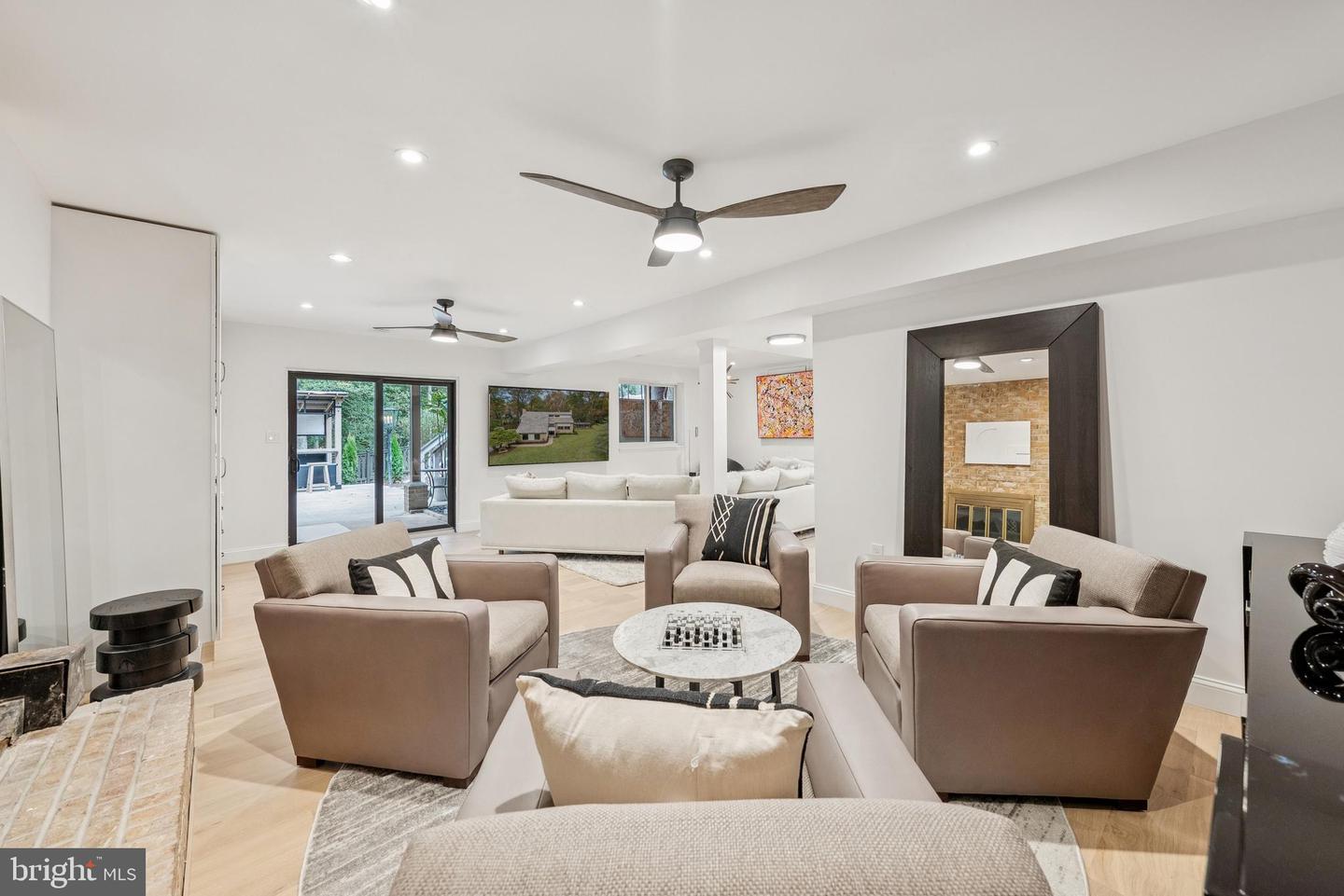 Oakton, Virginia, 22124, United States, 4 Bedrooms Bedrooms, ,4 BathroomsBathrooms,Residential,Active,1971783