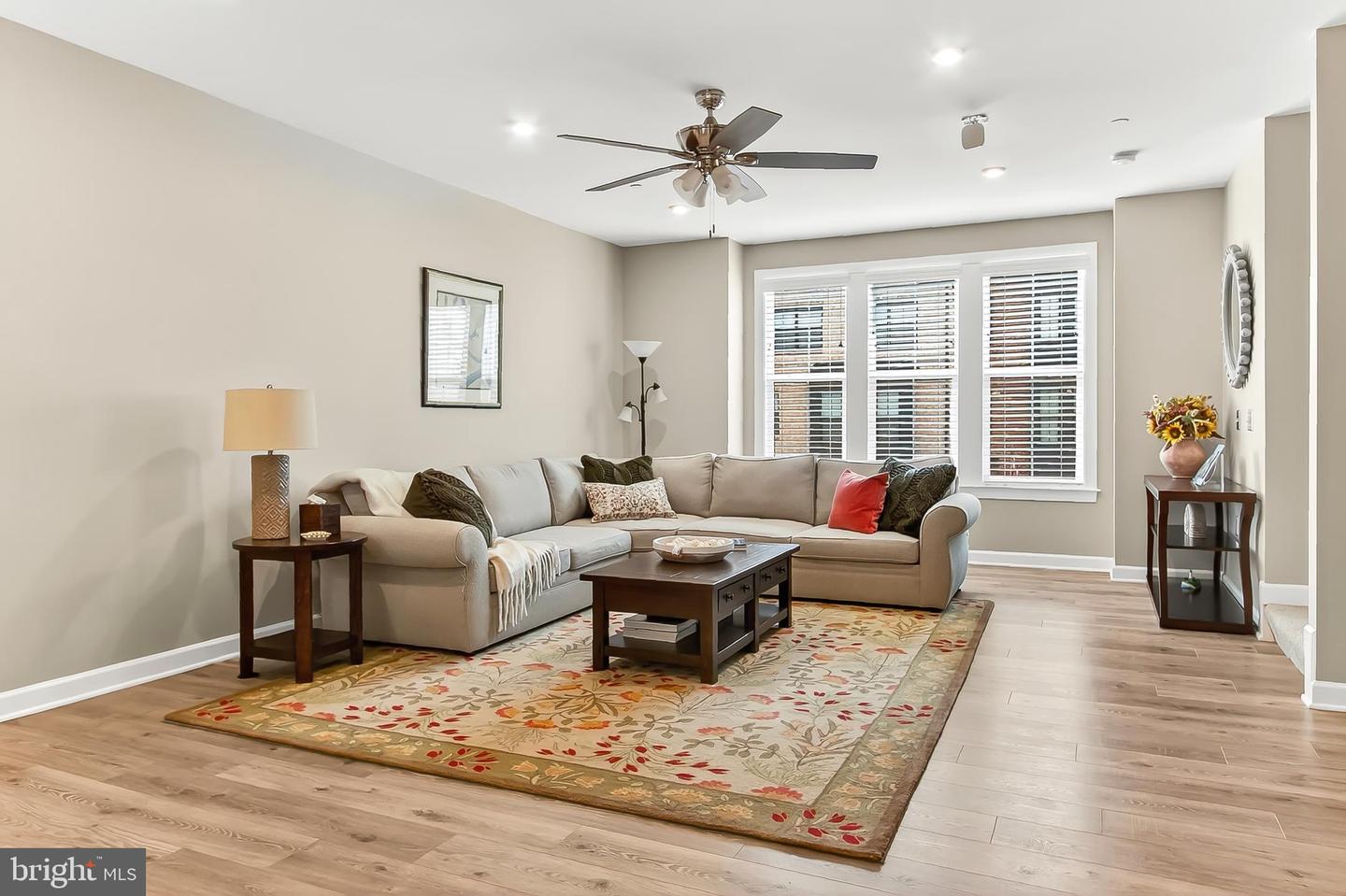 Fairfax, Virginia, 22033, United States, 4 Bedrooms Bedrooms, ,5 BathroomsBathrooms,Residential,Active,1992238