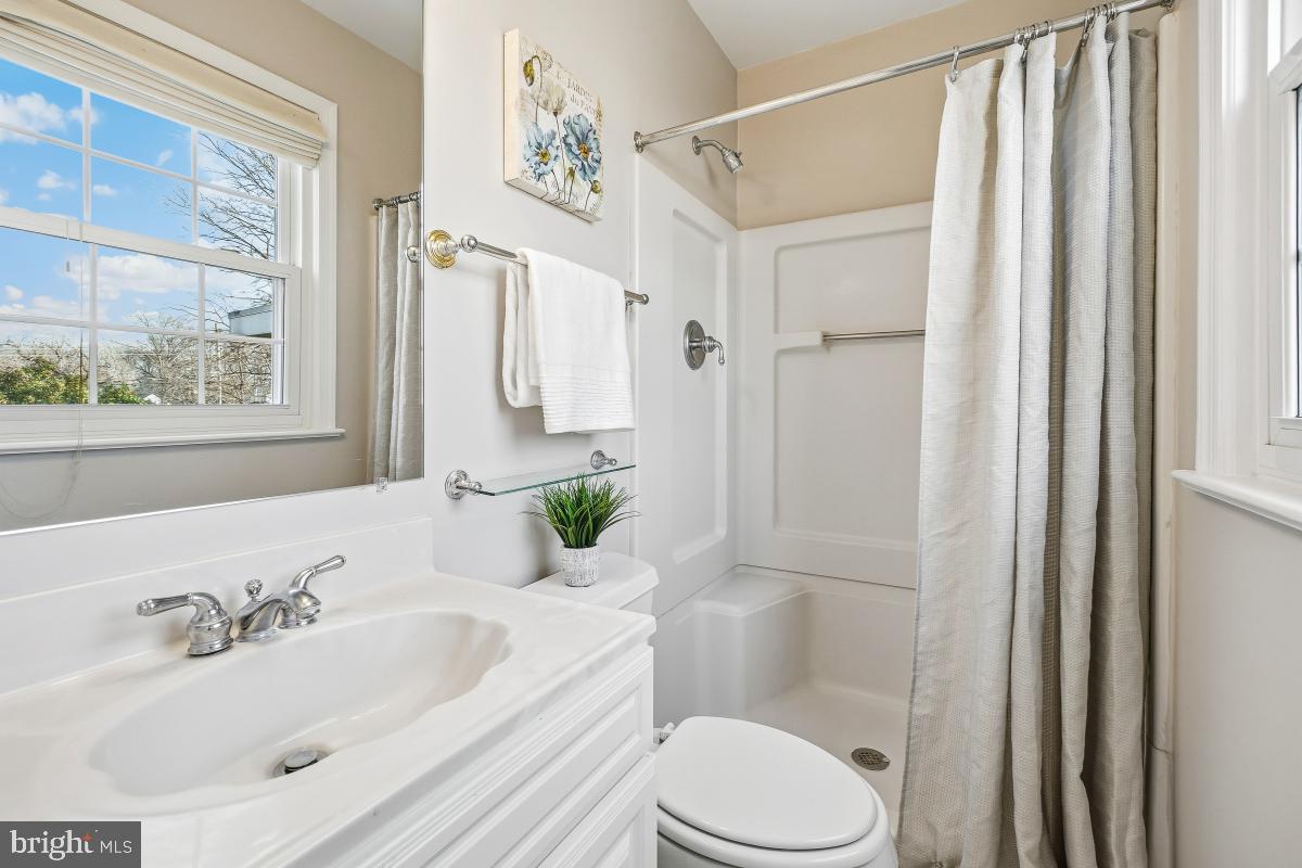 Fairfax, Virginia, 22030, United States, 5 Bedrooms Bedrooms, ,6 BathroomsBathrooms,Residential,Active,2008336