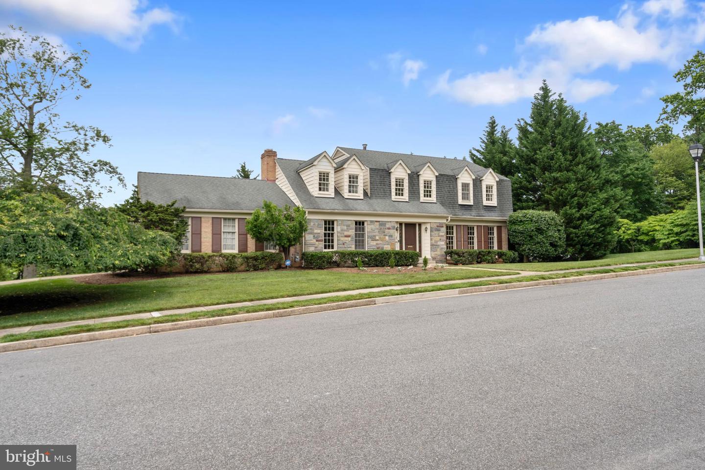 Arlington, Virginia, 22207, United States, 5 Bedrooms Bedrooms, ,4 BathroomsBathrooms,Residential,Active,1843845