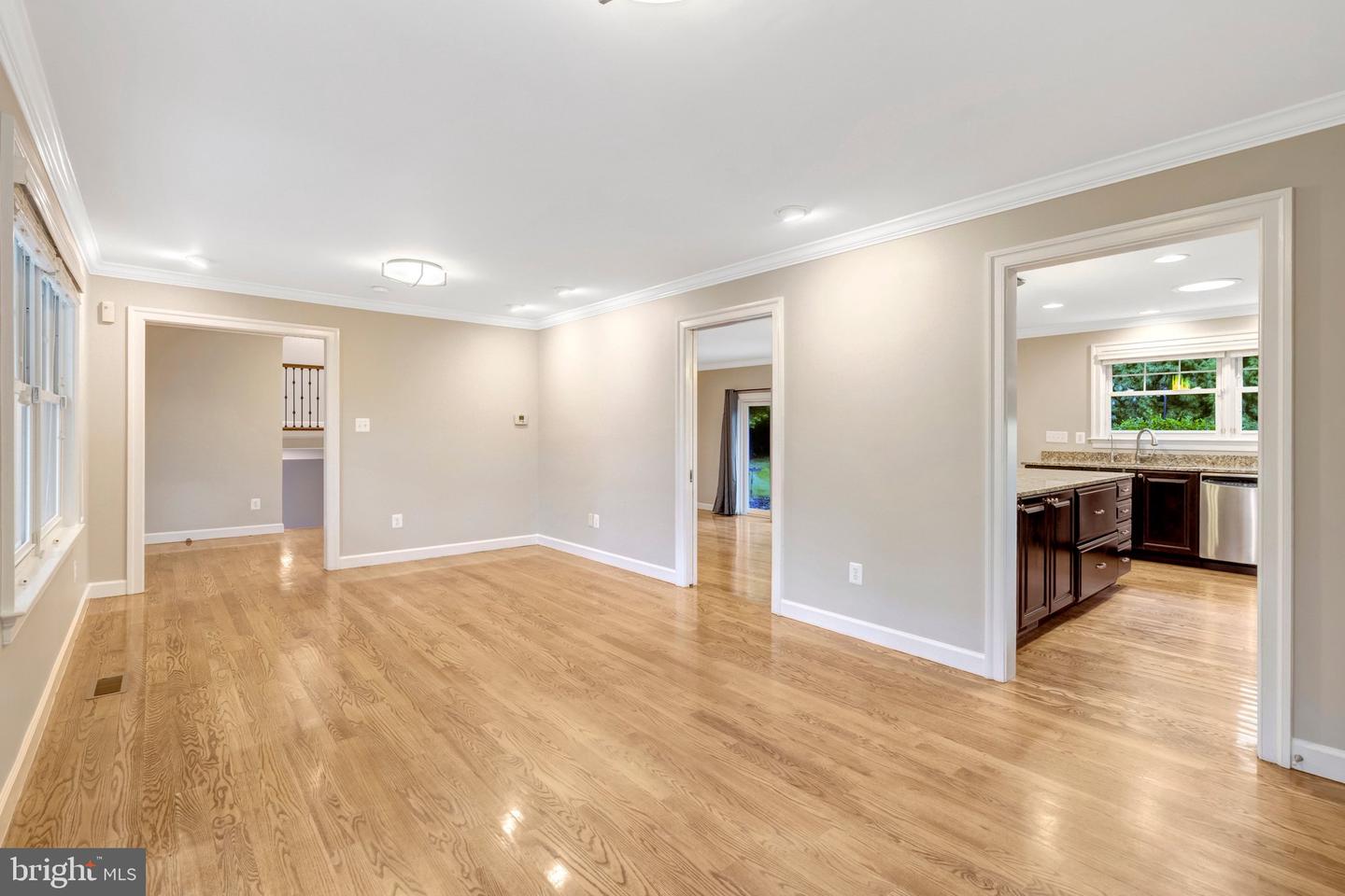 Fairfax, Virginia, 22030, United States, 4 Bedrooms Bedrooms, ,3 BathroomsBathrooms,Residential,Active,2045005