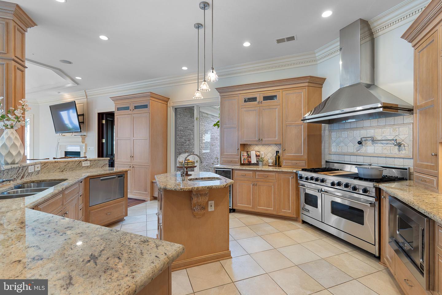 Lorton, Virginia, 22079, United States, 6 Bedrooms Bedrooms, ,8 BathroomsBathrooms,Residential,Active,1933878