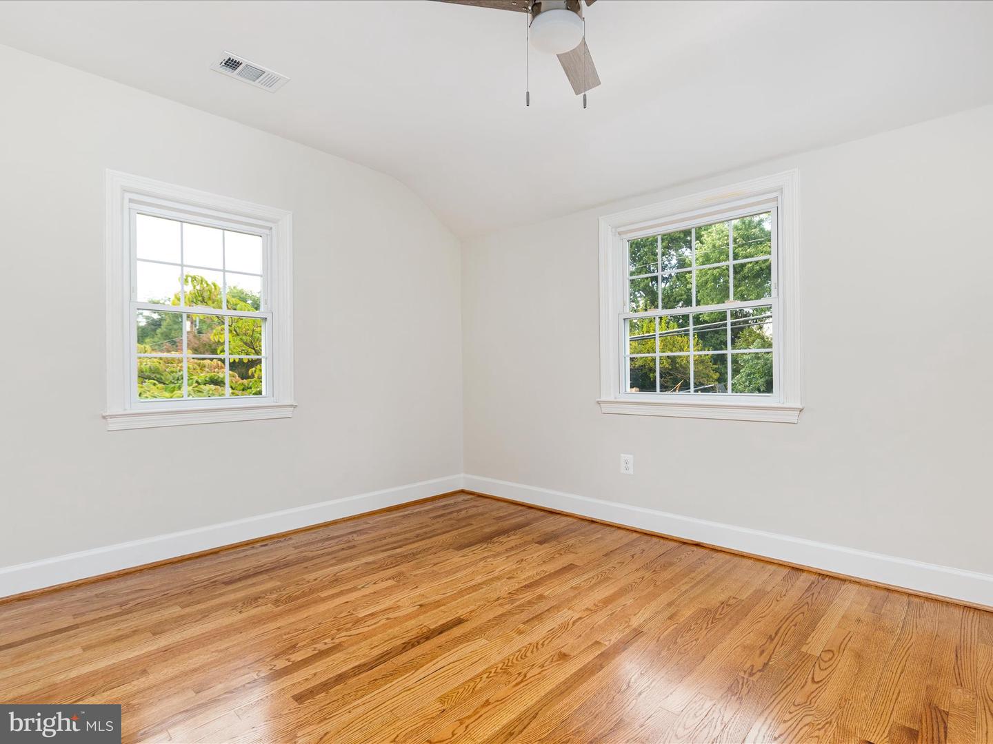 Arlington, Virginia, 22205, United States, 4 Bedrooms Bedrooms, ,4 BathroomsBathrooms,Residential,Active,1936390