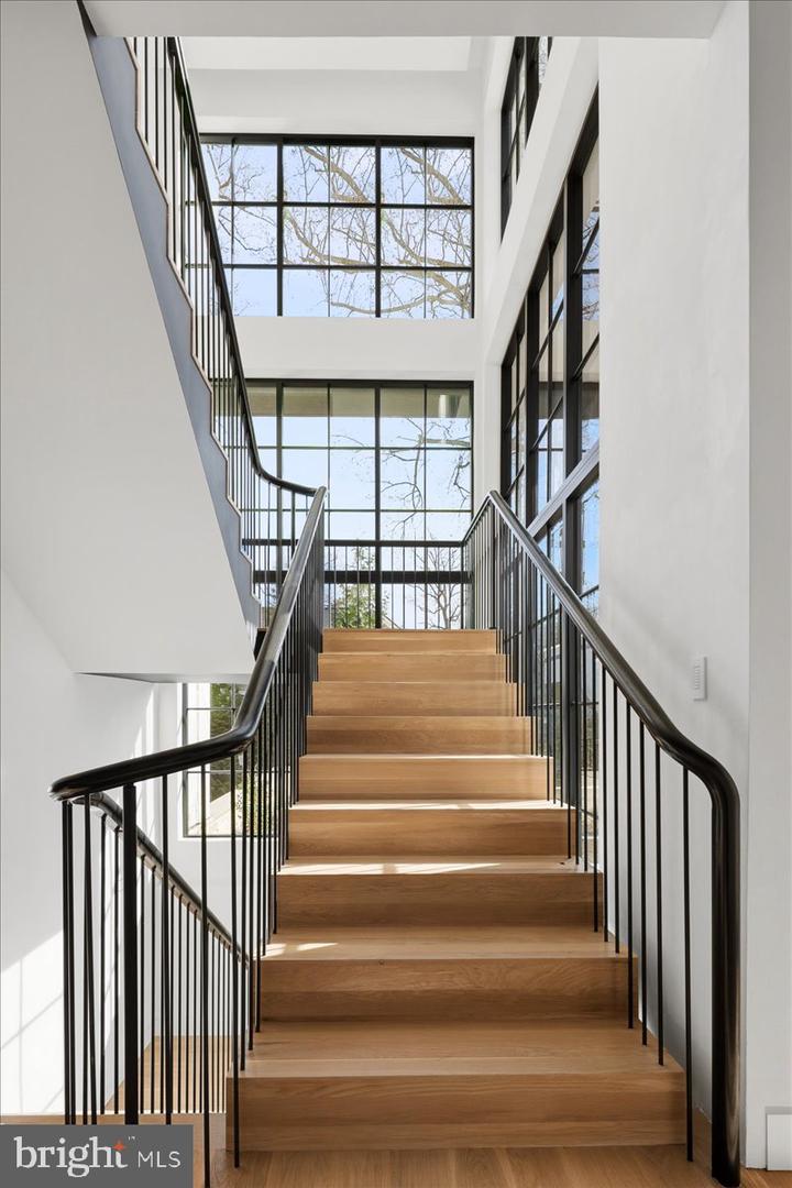 Arlington, Virginia, 22207, United States, 6 Bedrooms Bedrooms, ,9 BathroomsBathrooms,Residential,Active,1972156