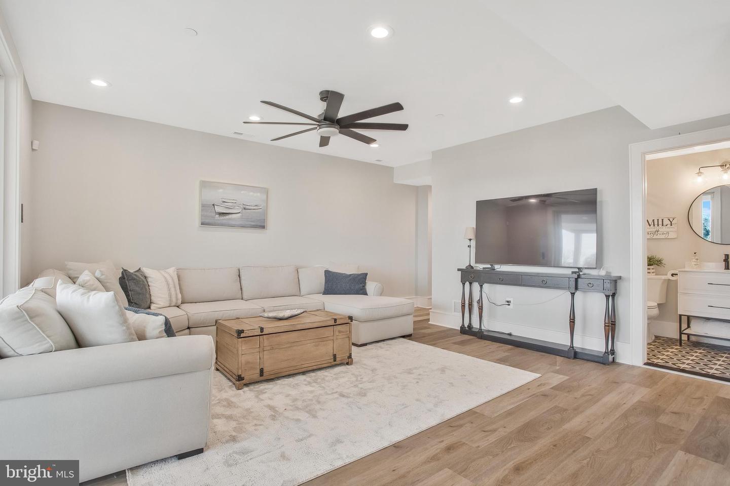 Edgewater, Maryland, 21037, United States, 4 Bedrooms Bedrooms, ,4 BathroomsBathrooms,Residential,Active,1988474