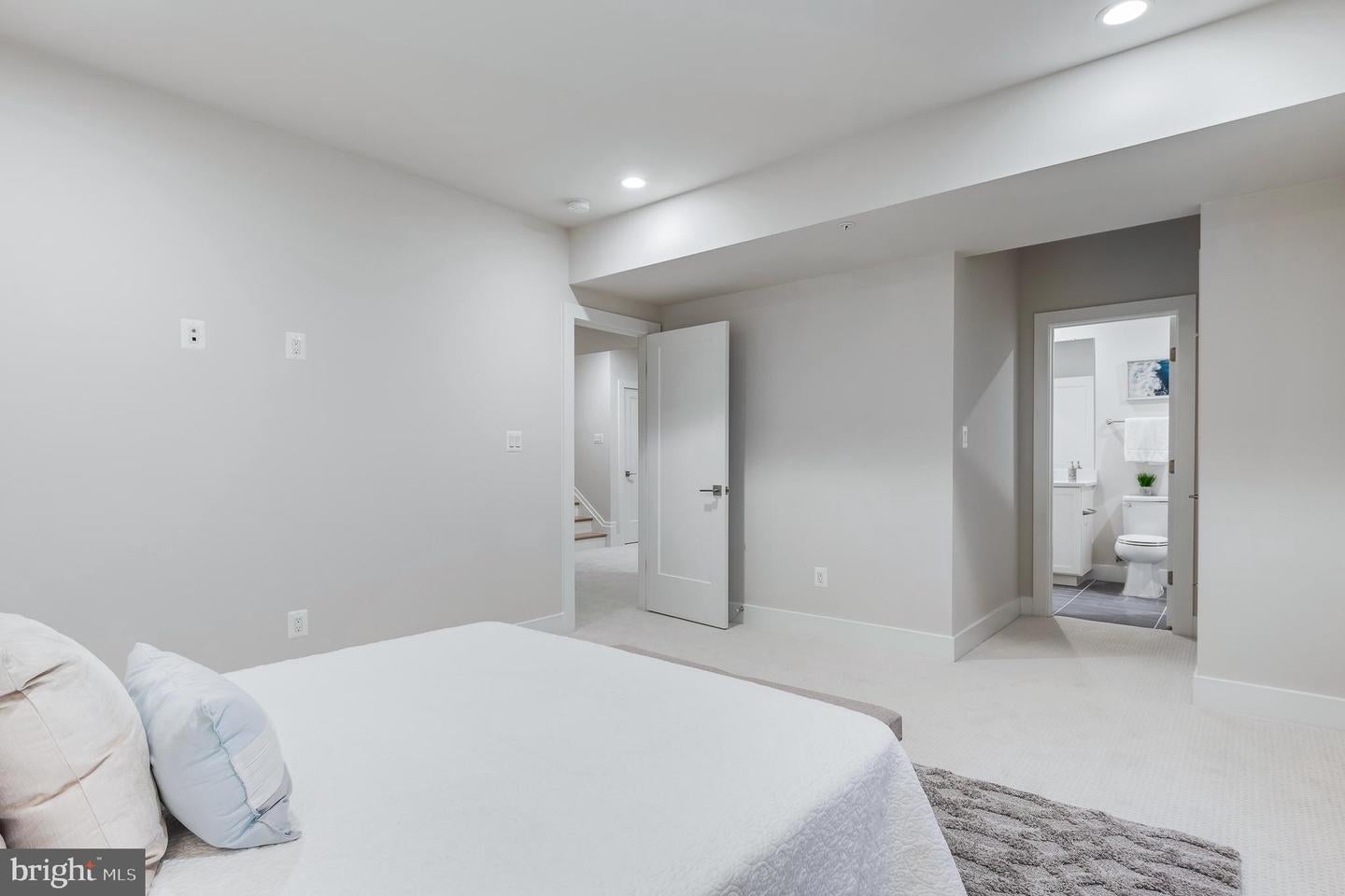 Bethesda, Maryland, 20817, United States, 5 Bedrooms Bedrooms, ,5 BathroomsBathrooms,Residential,Active,1880183