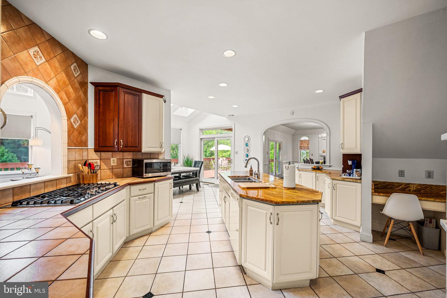 Wallingford, Pennsylvania, 19086, United States, 5 Bedrooms Bedrooms, ,6 BathroomsBathrooms,Residential,Active,1869134