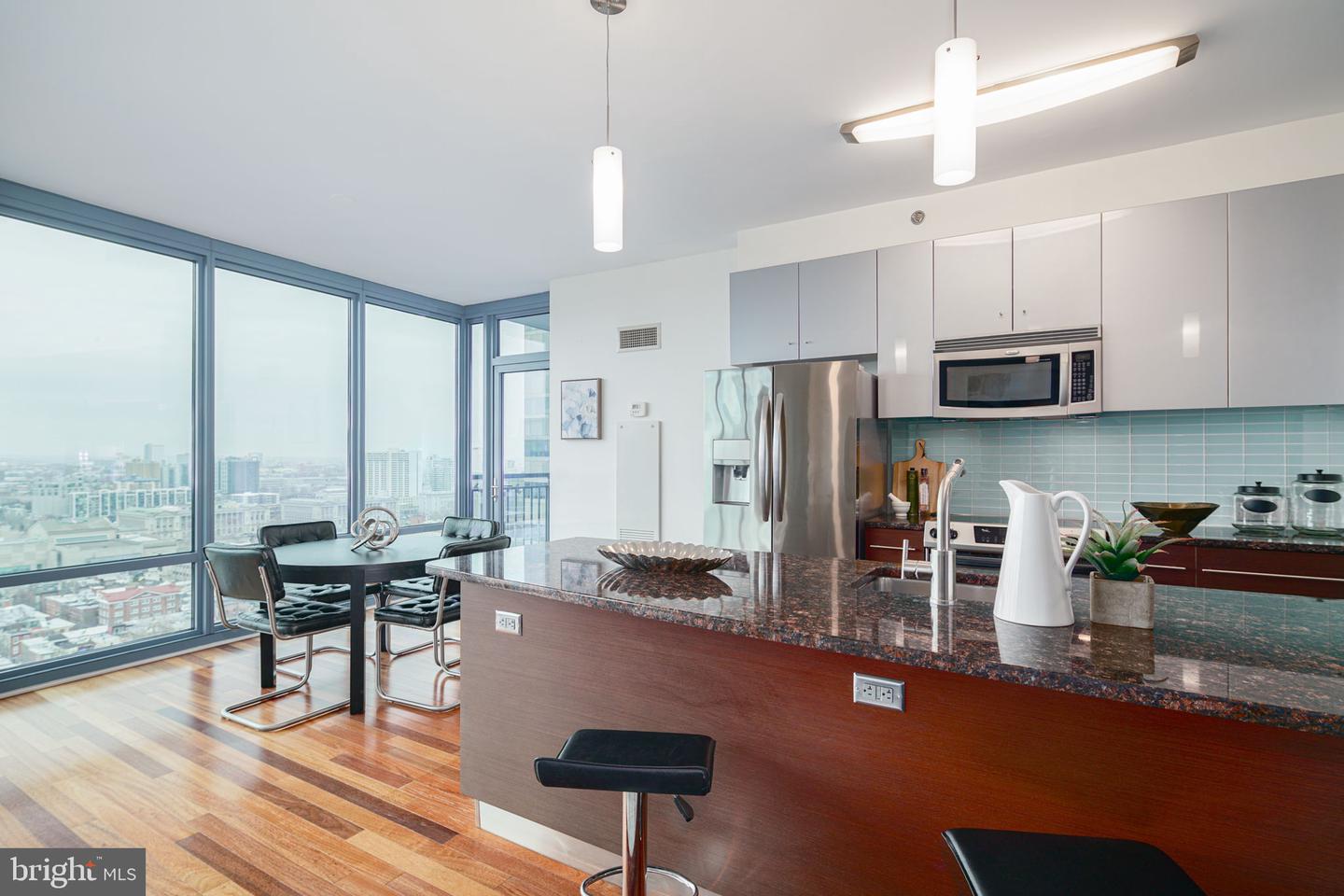 Philadelphia, Pennsylvania, 19103, United States, 3 Bedrooms Bedrooms, ,4 BathroomsBathrooms,Residential,Active,1993681