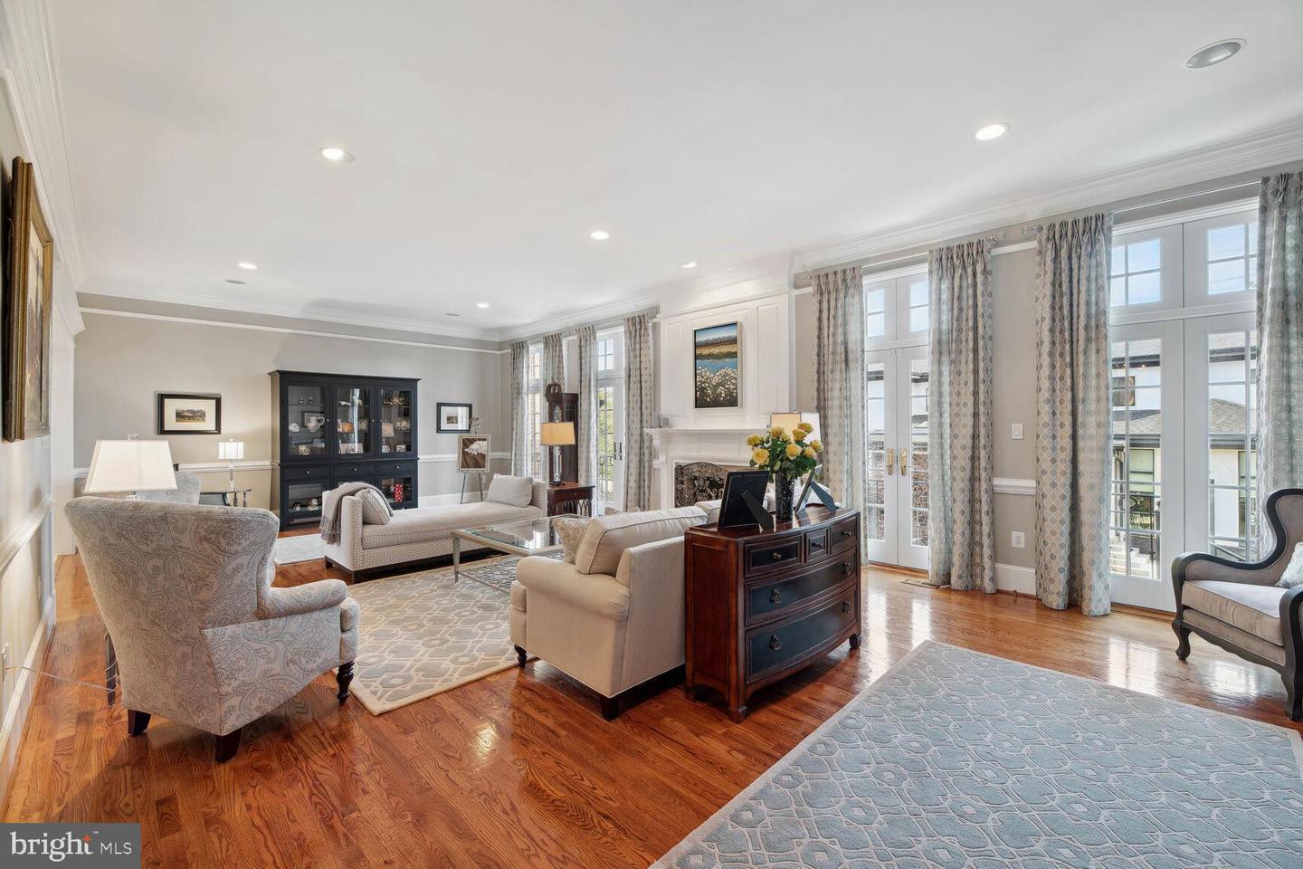 Mclean, Virginia, 22101, United States, 3 Bedrooms Bedrooms, ,6 BathroomsBathrooms,Residential,Contingent,1894225