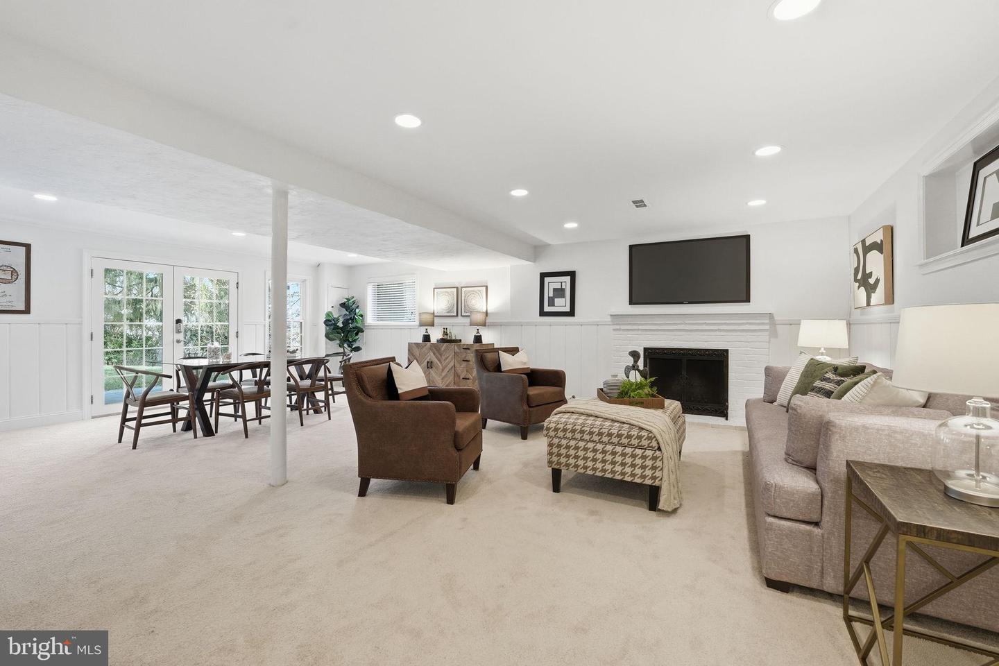 Arlington, Virginia, 22207, United States, 4 Bedrooms Bedrooms, ,3 BathroomsBathrooms,Residential,Pending,2010199