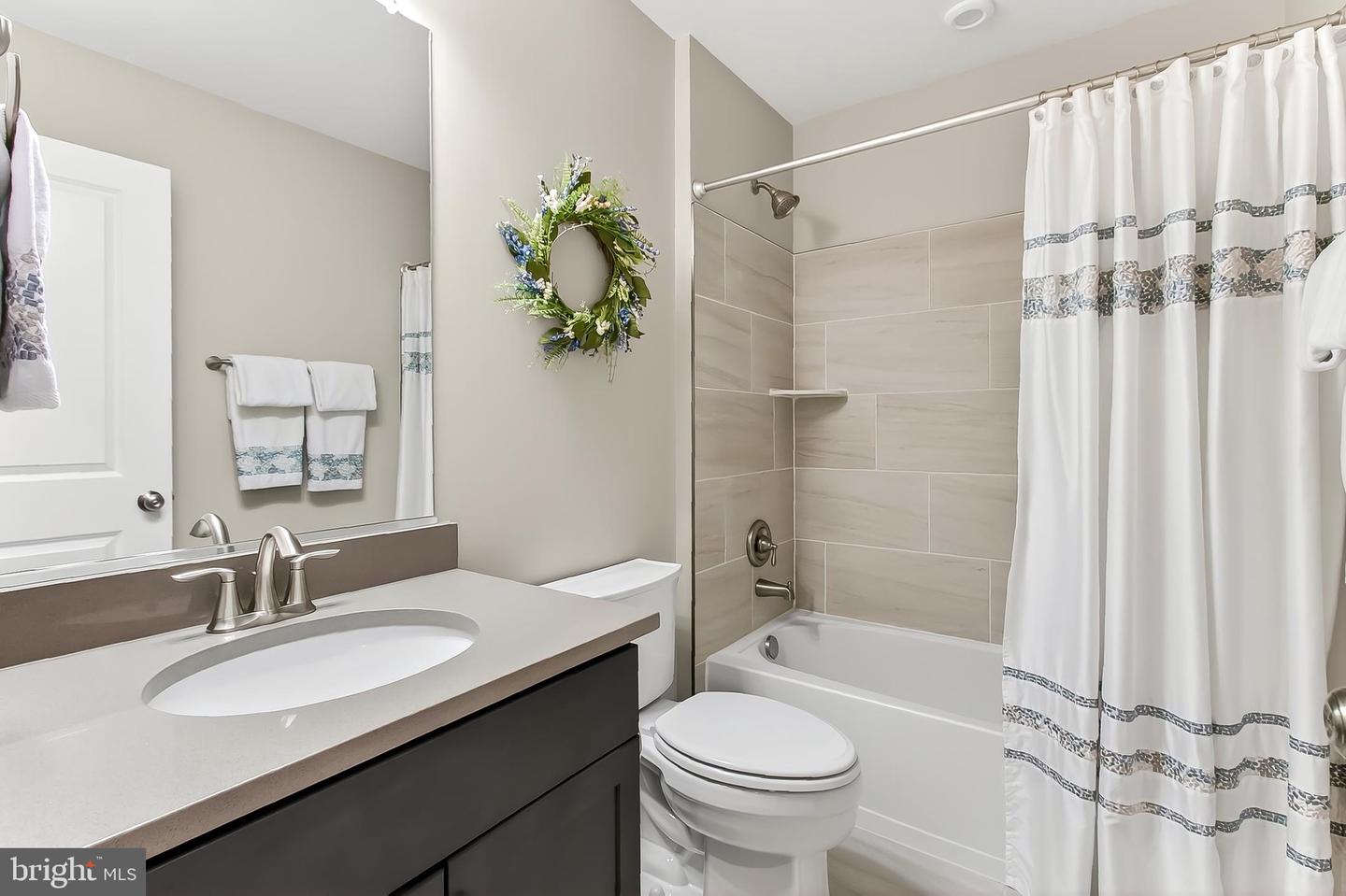 Fairfax, Virginia, 22033, United States, 4 Bedrooms Bedrooms, ,5 BathroomsBathrooms,Residential,Active,1992238