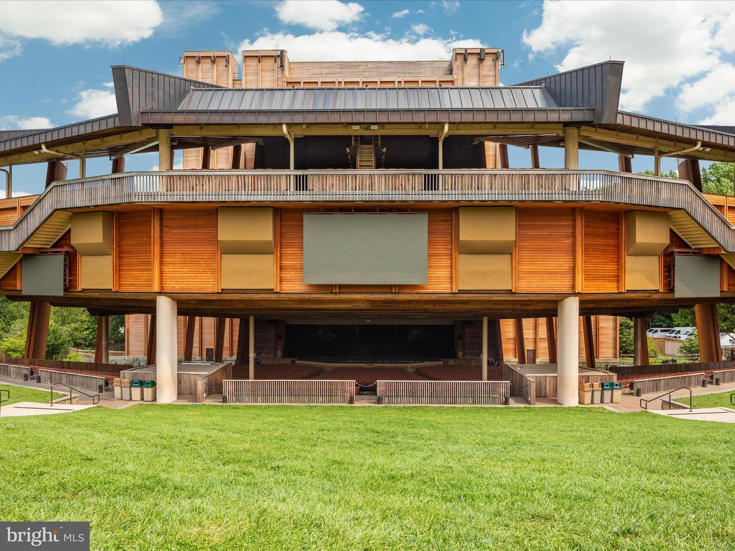 Oakton, Virginia, 22124, United States, 6 Bedrooms Bedrooms, ,6 BathroomsBathrooms,Residential,Active,1960120