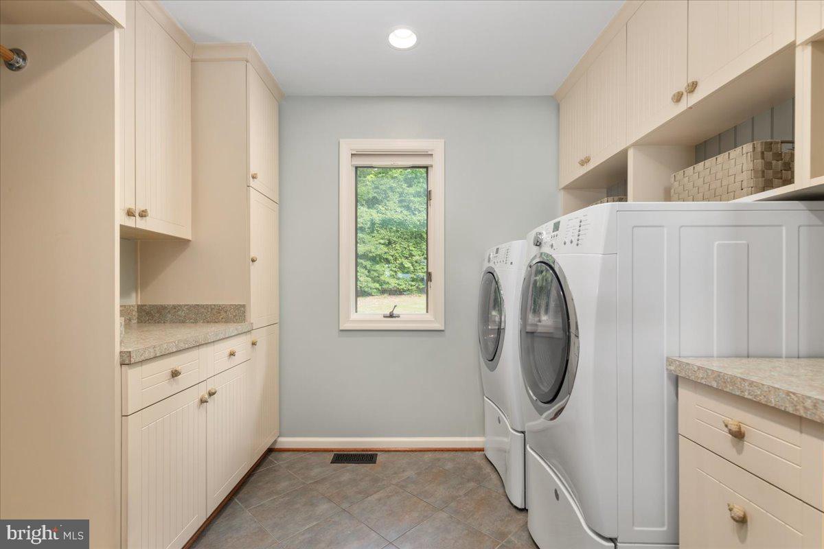 Stafford, Virginia, 22554, United States, 5 Bedrooms Bedrooms, ,3 BathroomsBathrooms,Residential,Active,2045399
