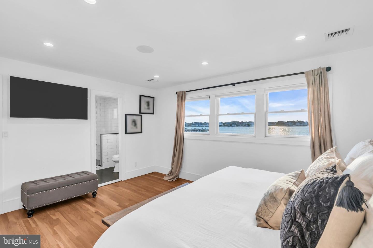 Toms River, New Jersey, 08753, United States, 5 Bedrooms Bedrooms, ,3 BathroomsBathrooms,Residential,Active,1952597