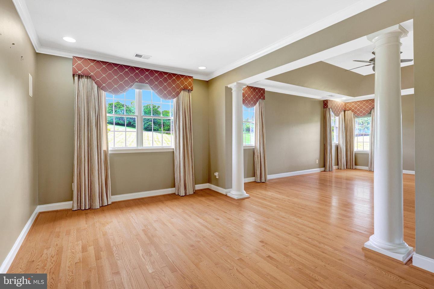 Leesburg, Virginia, 20175, United States, 4 Bedrooms Bedrooms, ,5 BathroomsBathrooms,Residential,Active,1894598