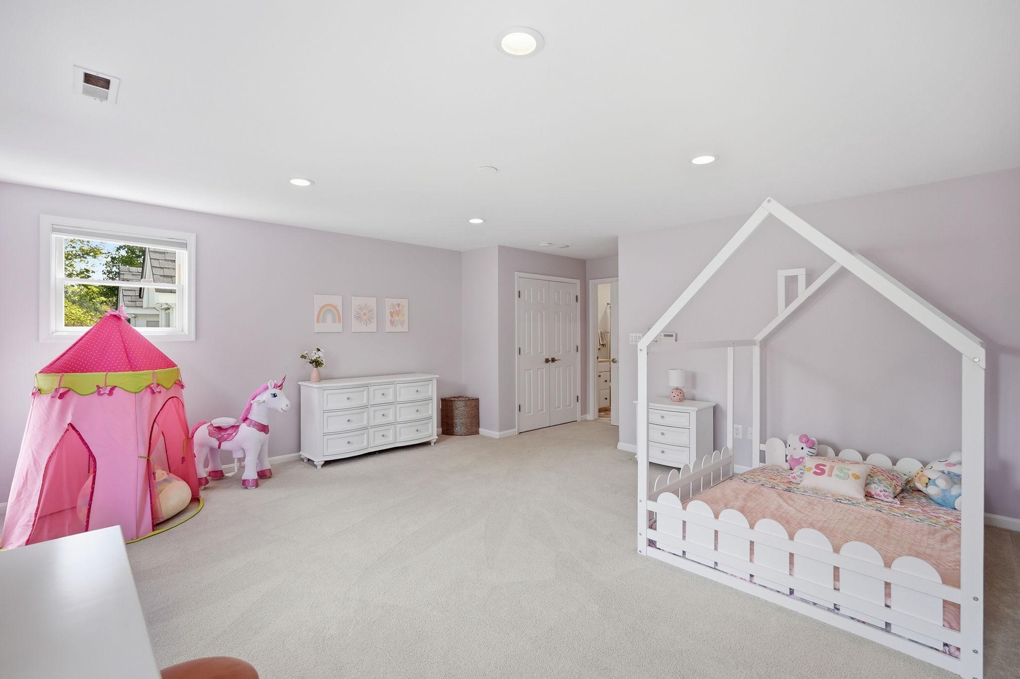 North Potomac, Maryland, 20878, United States, 7 Bedrooms Bedrooms, ,8 BathroomsBathrooms,Residential,Active,2044145