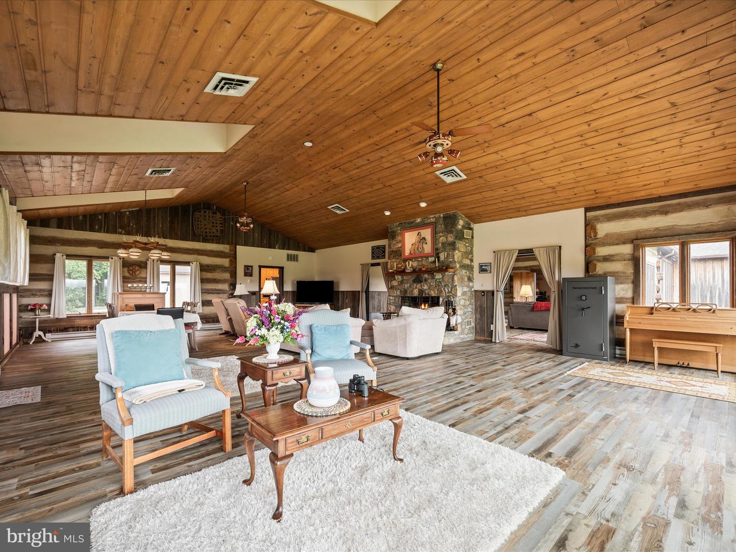 Berryville, Virginia, 22611, United States, 4 Bedrooms Bedrooms, ,3 BathroomsBathrooms,Residential,Active,1884871