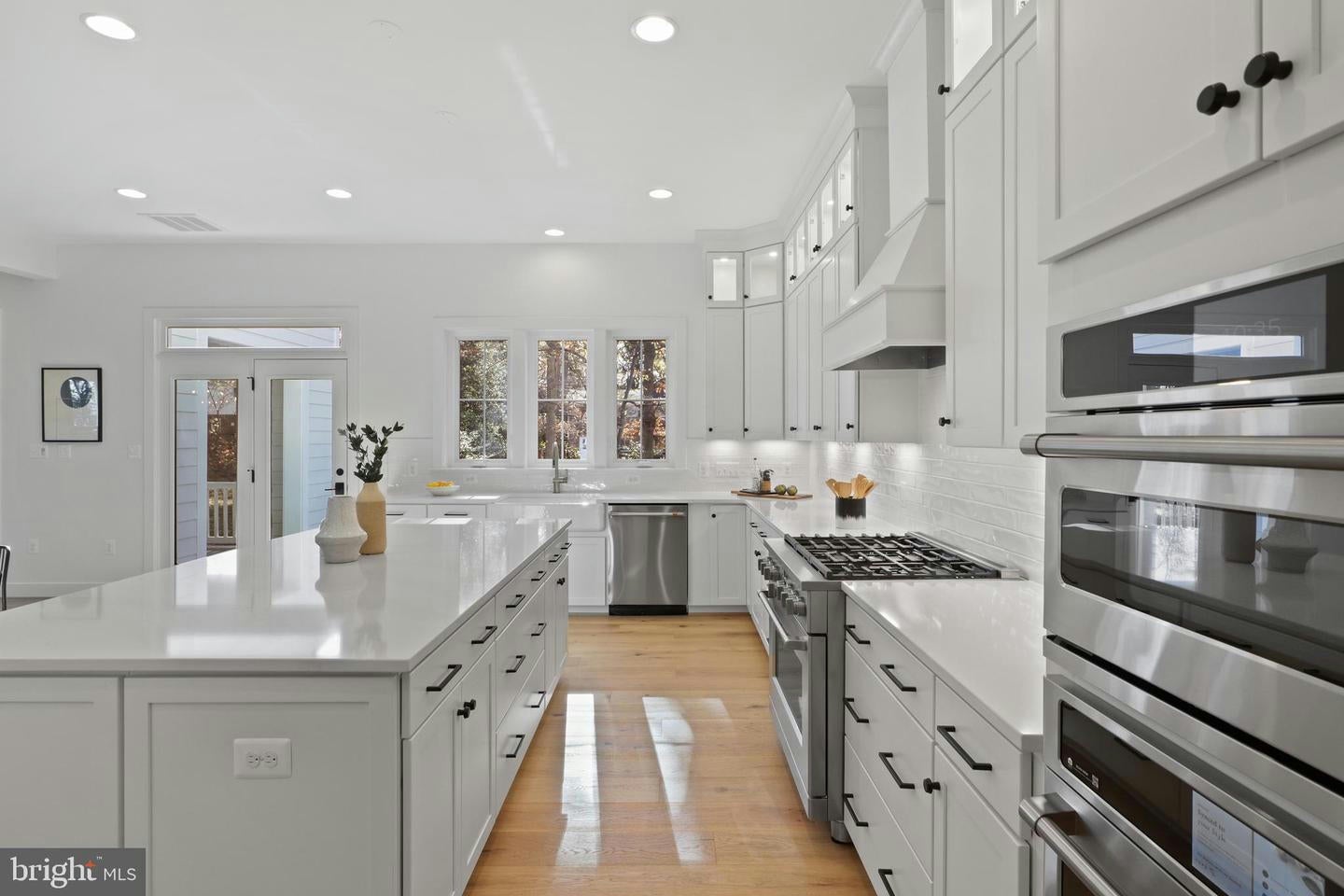 Falls Church, Virginia, 22046, United States, 4 Bedrooms Bedrooms, ,5 BathroomsBathrooms,Residential,Contingent,1702402