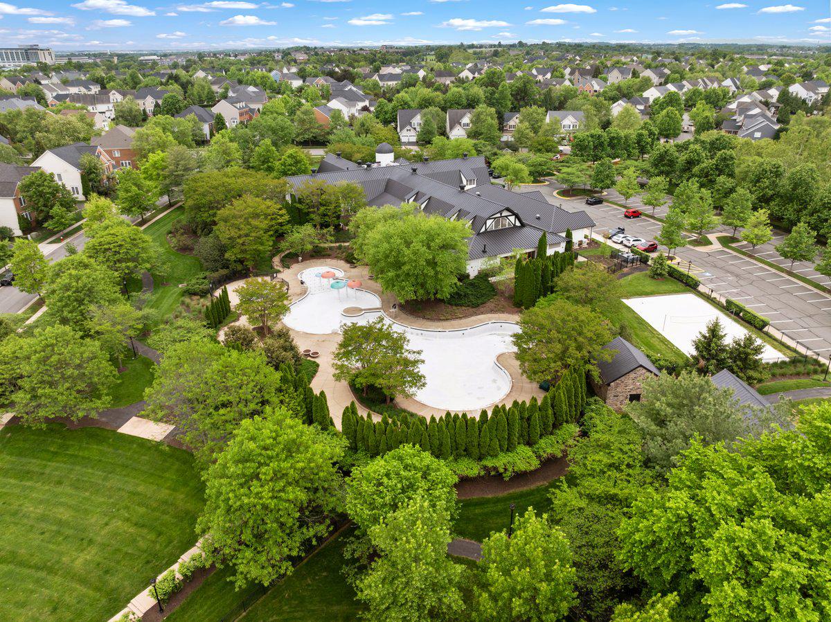 Leesburg, Virginia, 20176, United States, 4 Bedrooms Bedrooms, ,5 BathroomsBathrooms,Residential,Active,2044548