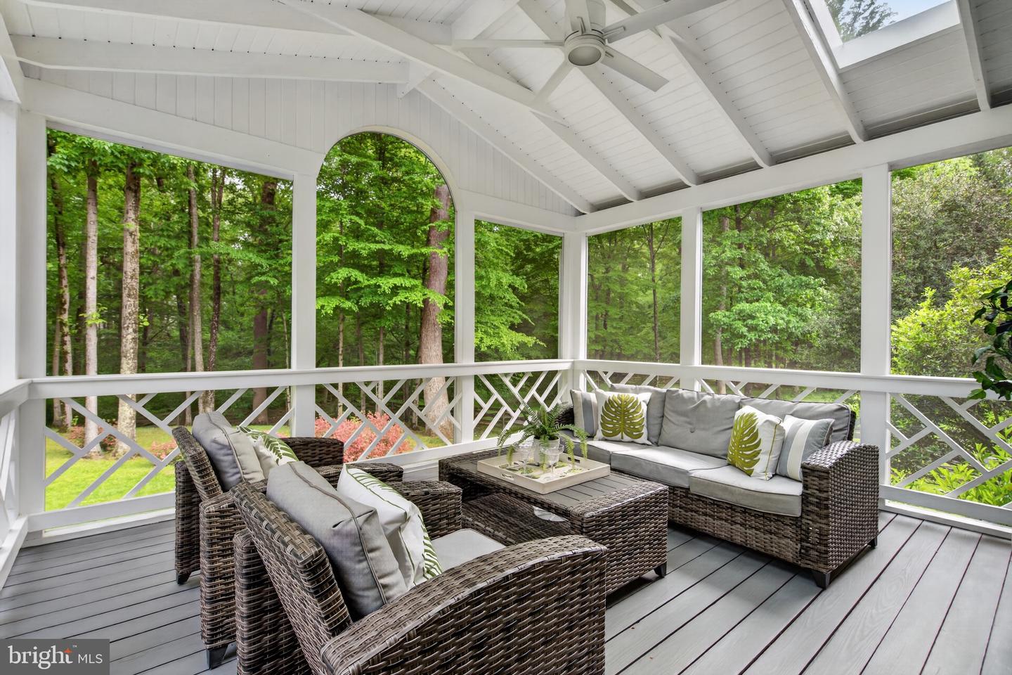 Fairfax Station, Virginia, 22039, United States, 5 Bedrooms Bedrooms, ,5 BathroomsBathrooms,Residential,Pending,2045787