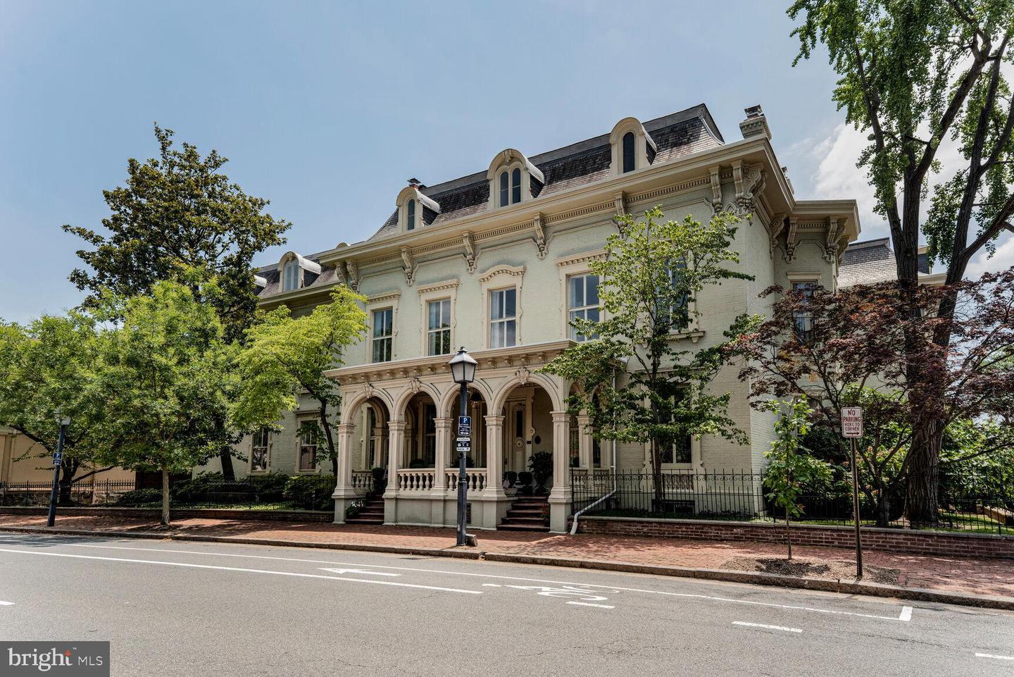 Alexandria, Virginia, 22314, United States, 2 Bedrooms Bedrooms, ,2 BathroomsBathrooms,Residential,Active,1929665