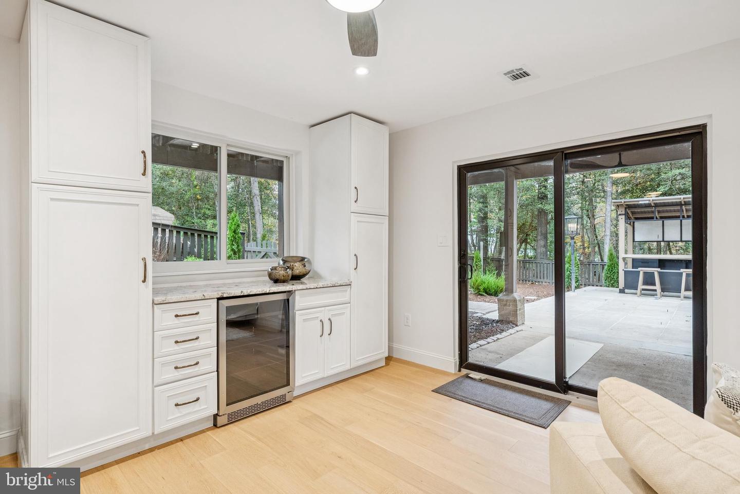 Oakton, Virginia, 22124, United States, 4 Bedrooms Bedrooms, ,4 BathroomsBathrooms,Residential,Active,1971783