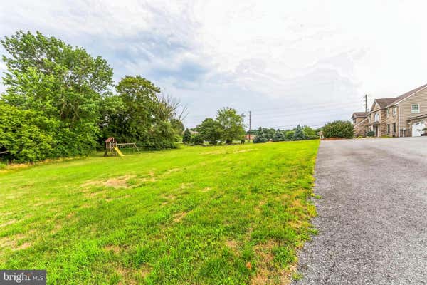 28 HETTINGER RD, WEST LAWN, PA 19609, photo 5 of 41