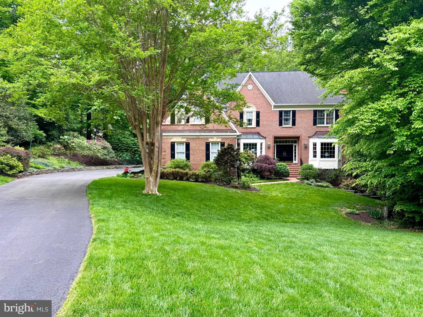 Oakton, Virginia, 22124, United States, 5 Bedrooms Bedrooms, ,5 BathroomsBathrooms,Residential,Pending,2045766