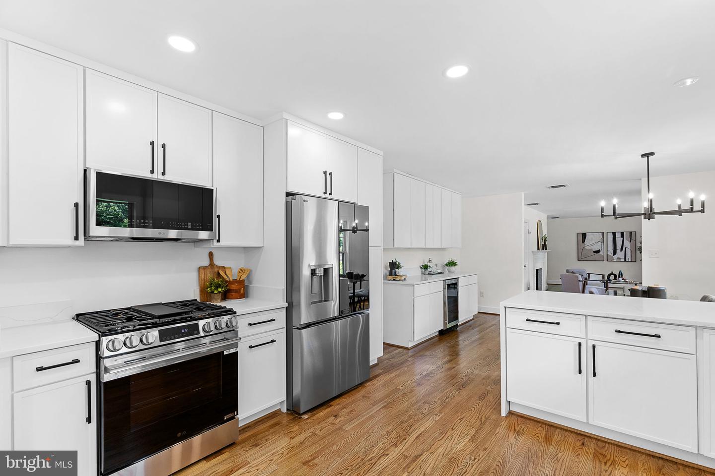 Falls Church, Virginia, 22044, United States, 4 Bedrooms Bedrooms, ,3 BathroomsBathrooms,Residential,Active,1894525