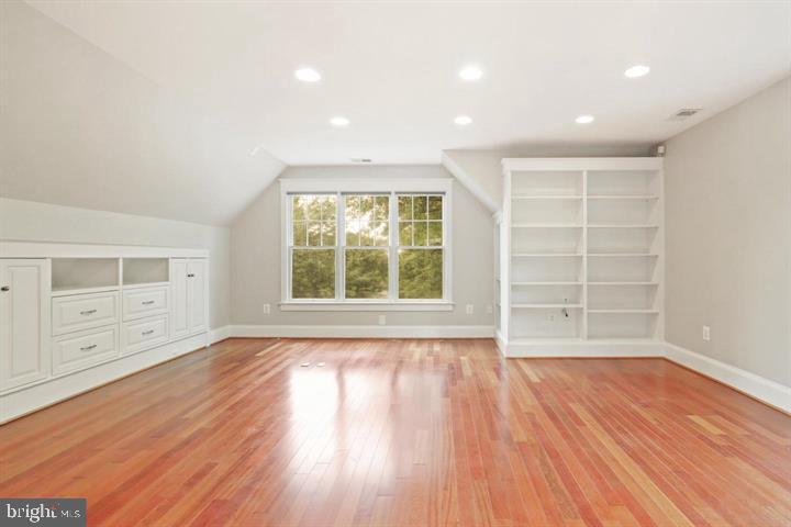 Mclean, Virginia, 22101, United States, 3 Bedrooms Bedrooms, ,3 BathroomsBathrooms,Residential,Active,1922333