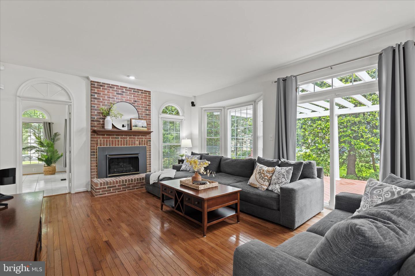 Centreville, Virginia, 20121, United States, 4 Bedrooms Bedrooms, ,3 BathroomsBathrooms,Residential,Contingent,2045785