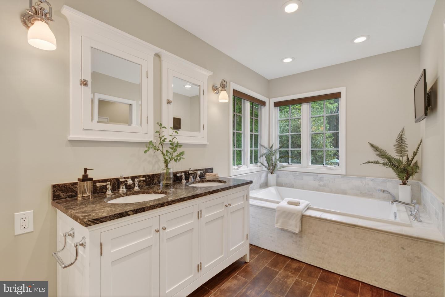 Fairfax Station, Virginia, 22039, United States, 5 Bedrooms Bedrooms, ,5 BathroomsBathrooms,Residential,Pending,2045787