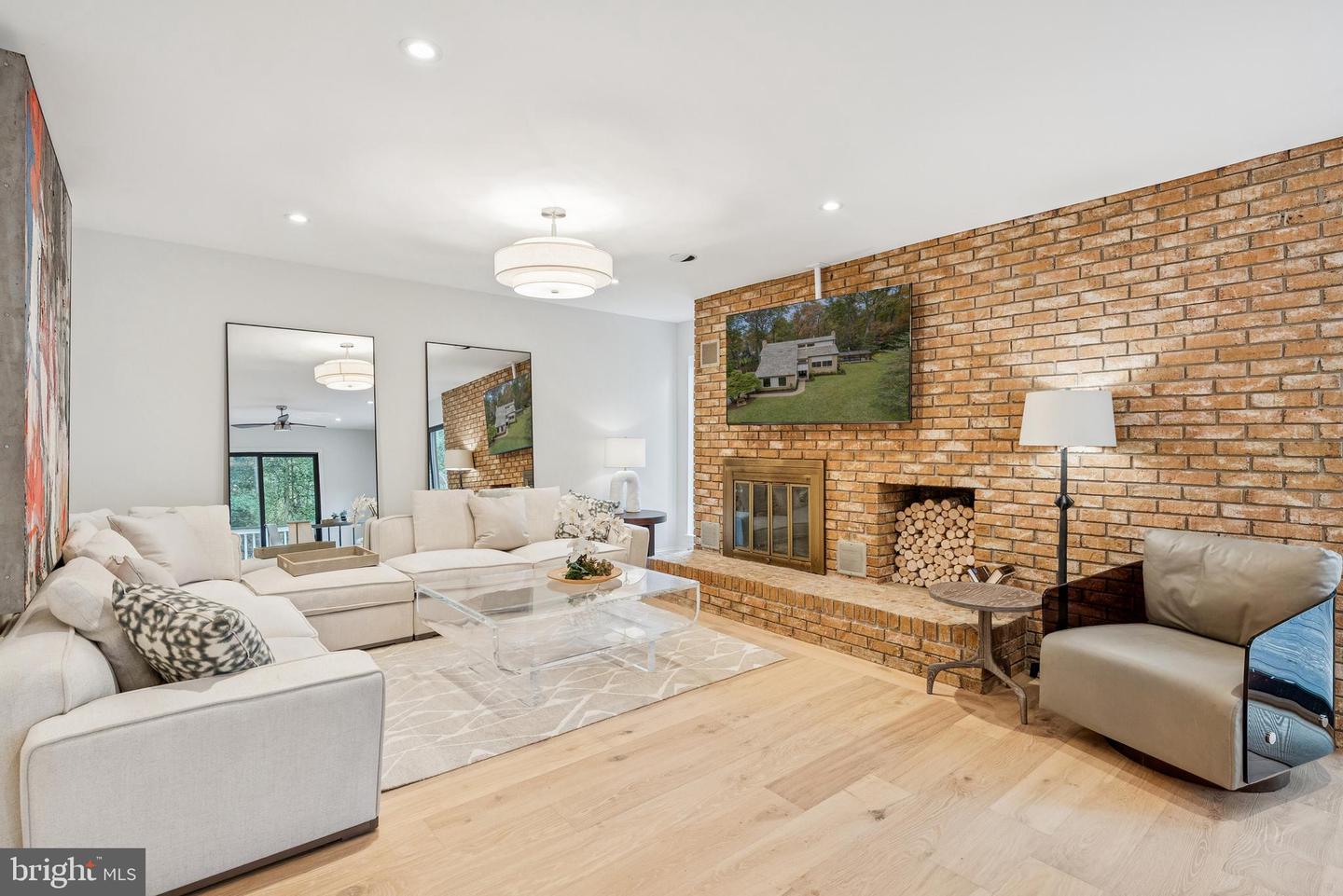 Oakton, Virginia, 22124, United States, 4 Bedrooms Bedrooms, ,4 BathroomsBathrooms,Residential,Active,1971783