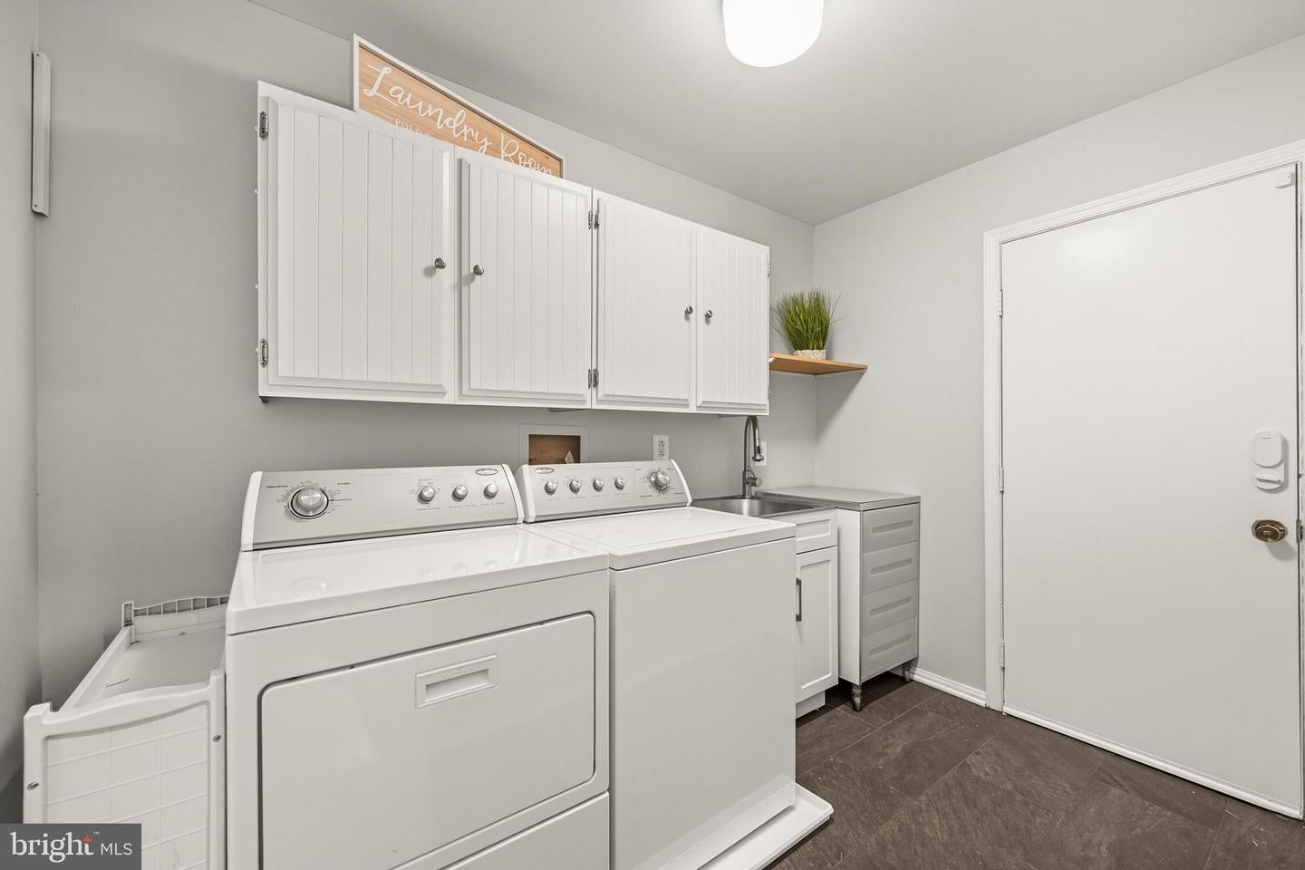 Herndon, Virginia, 20171, United States, 4 Bedrooms Bedrooms, ,4 BathroomsBathrooms,Residential,Active,1944069